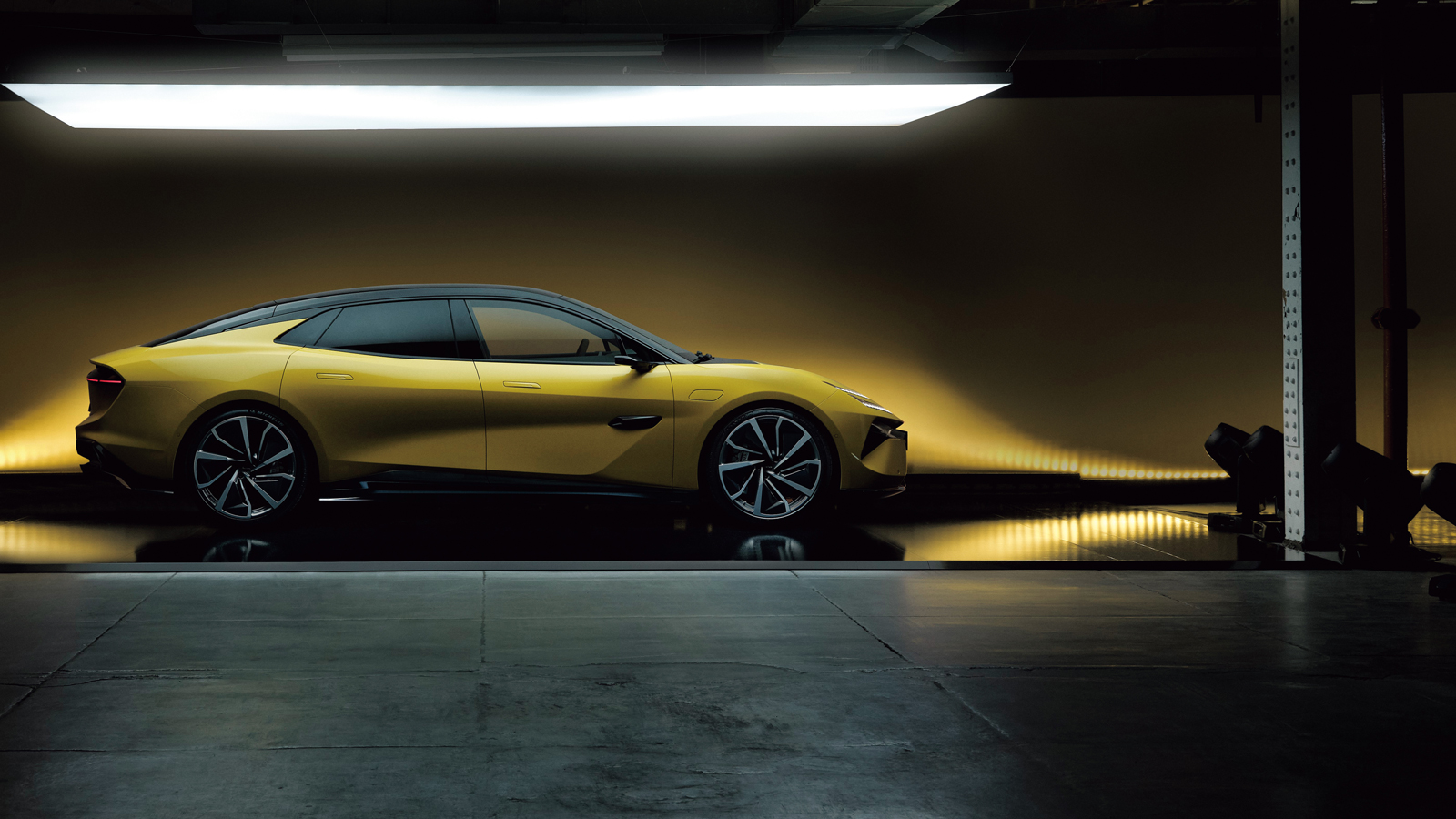 ロータス初の4ドアエレクトリックGT「エメヤ」の実力に迫る | GOETHE