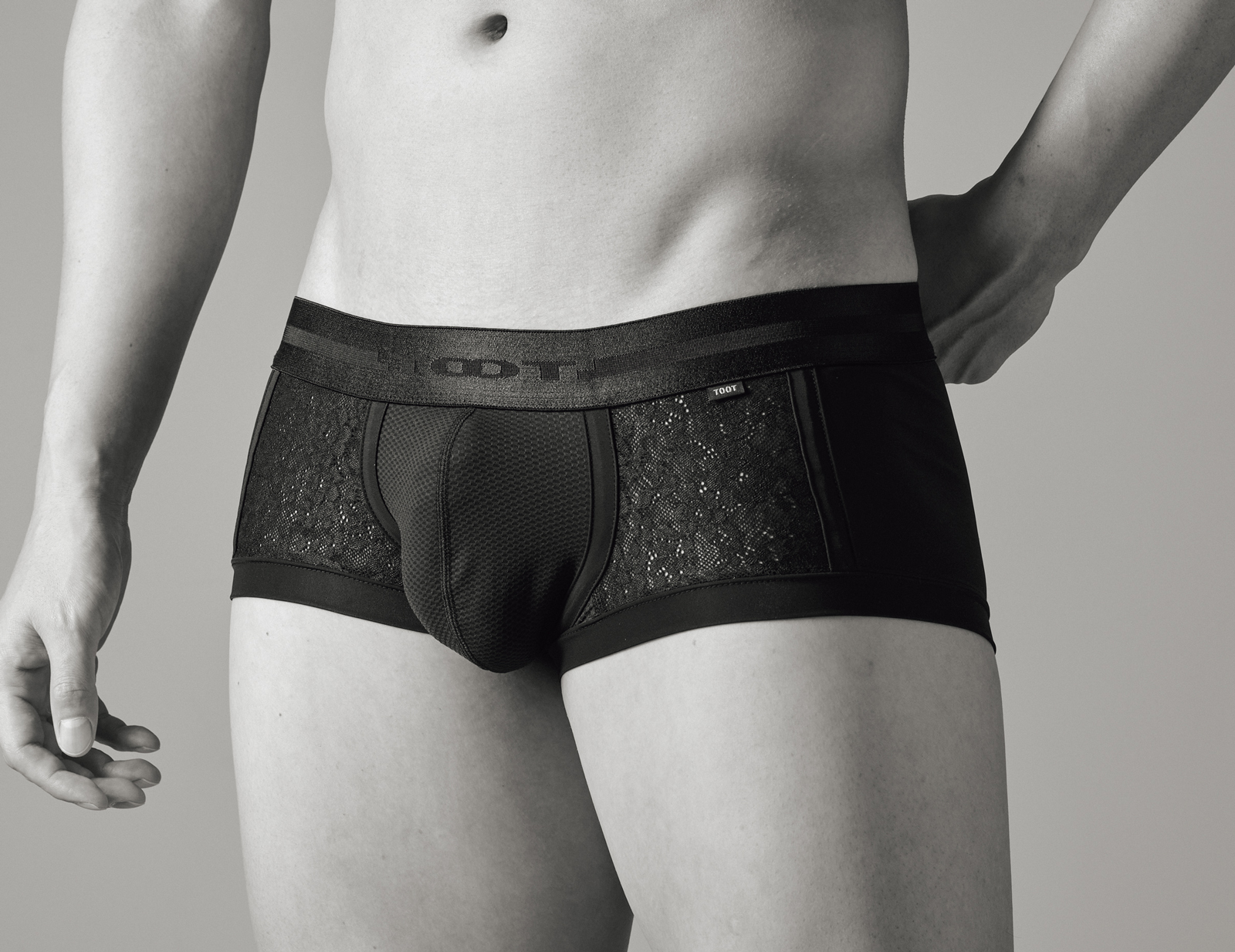 創刊20周年特別企画】GOETHE×TOOTコラボ第三弾、大人のためのブラック