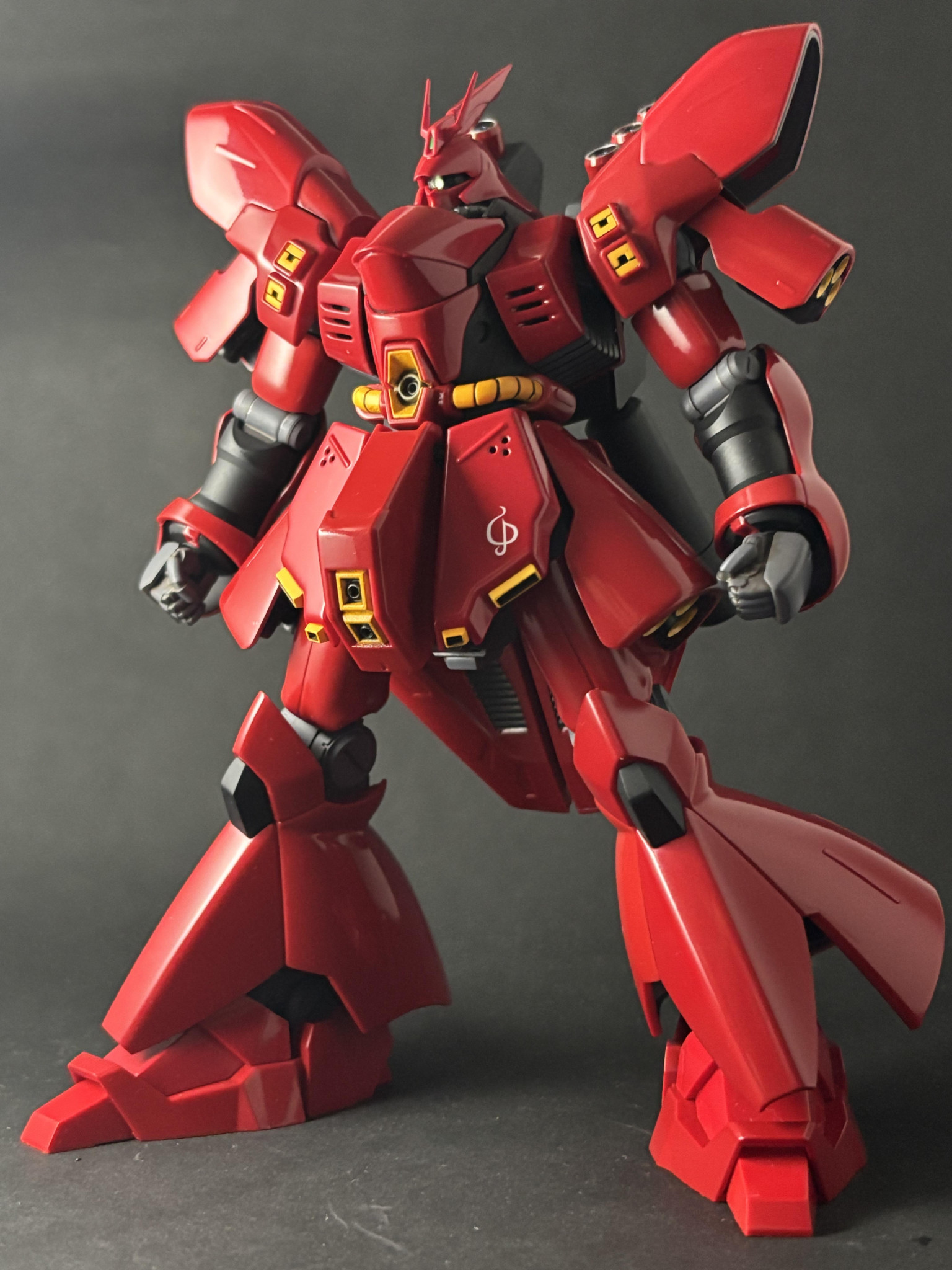 HGUC サザビー 全塗装｜クリソーマンさんのガンプラ作品｜GUNSTA