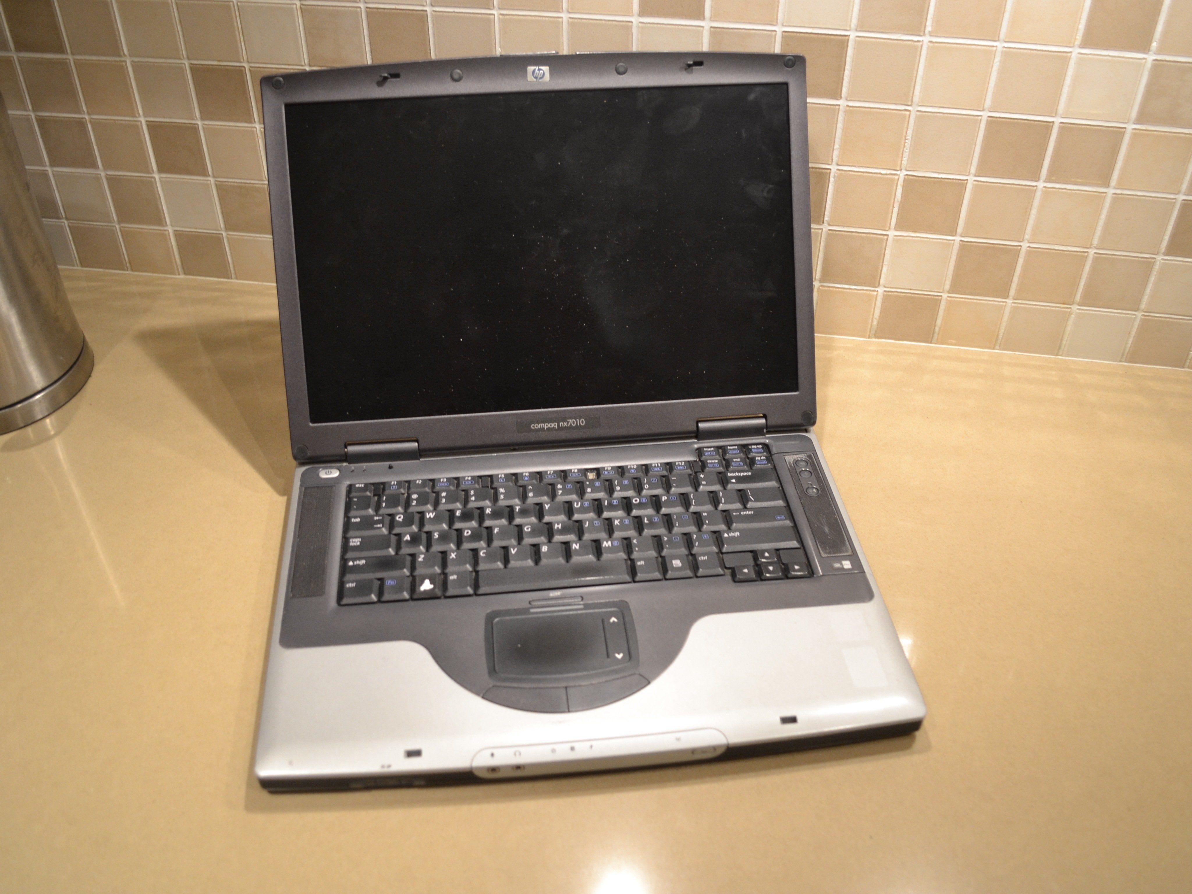 HP Compaq nx7010 Business Notebook Teardown - iFixit
