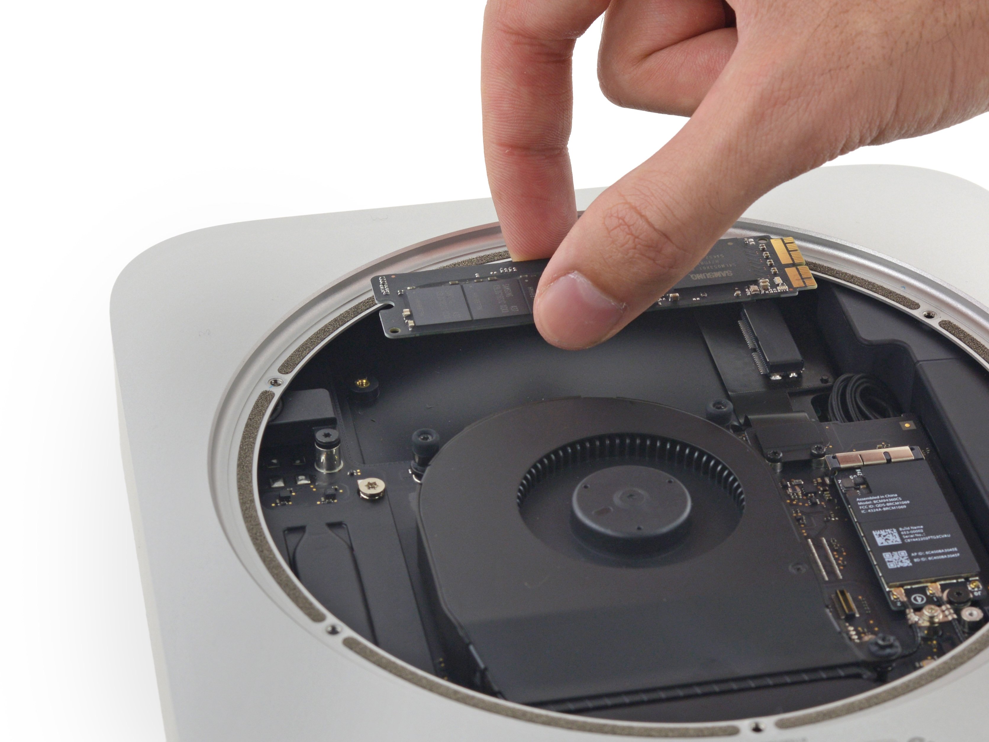 Mac mini Late 2014 SSDの交換 - iFixit 修理ガイド