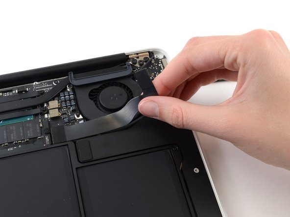 MacBook Air 13インチ Early 2015ファンの交換 - iFixit 修理ガイド