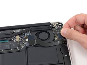 MacBook Air 11インチ Early 2014 修理のヘルプ: 自分で修理する方法を学ぶ