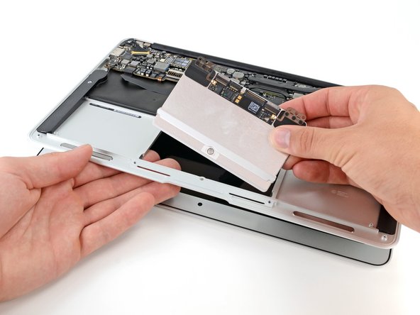 MacBook Air 11インチ Early 2014 トラックパッドの交換 - iFixit 修理