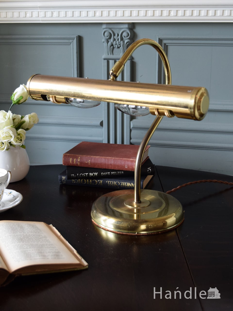 英国のアンティーク照明、 ゴールド色のデスクランプ（2灯）(E17