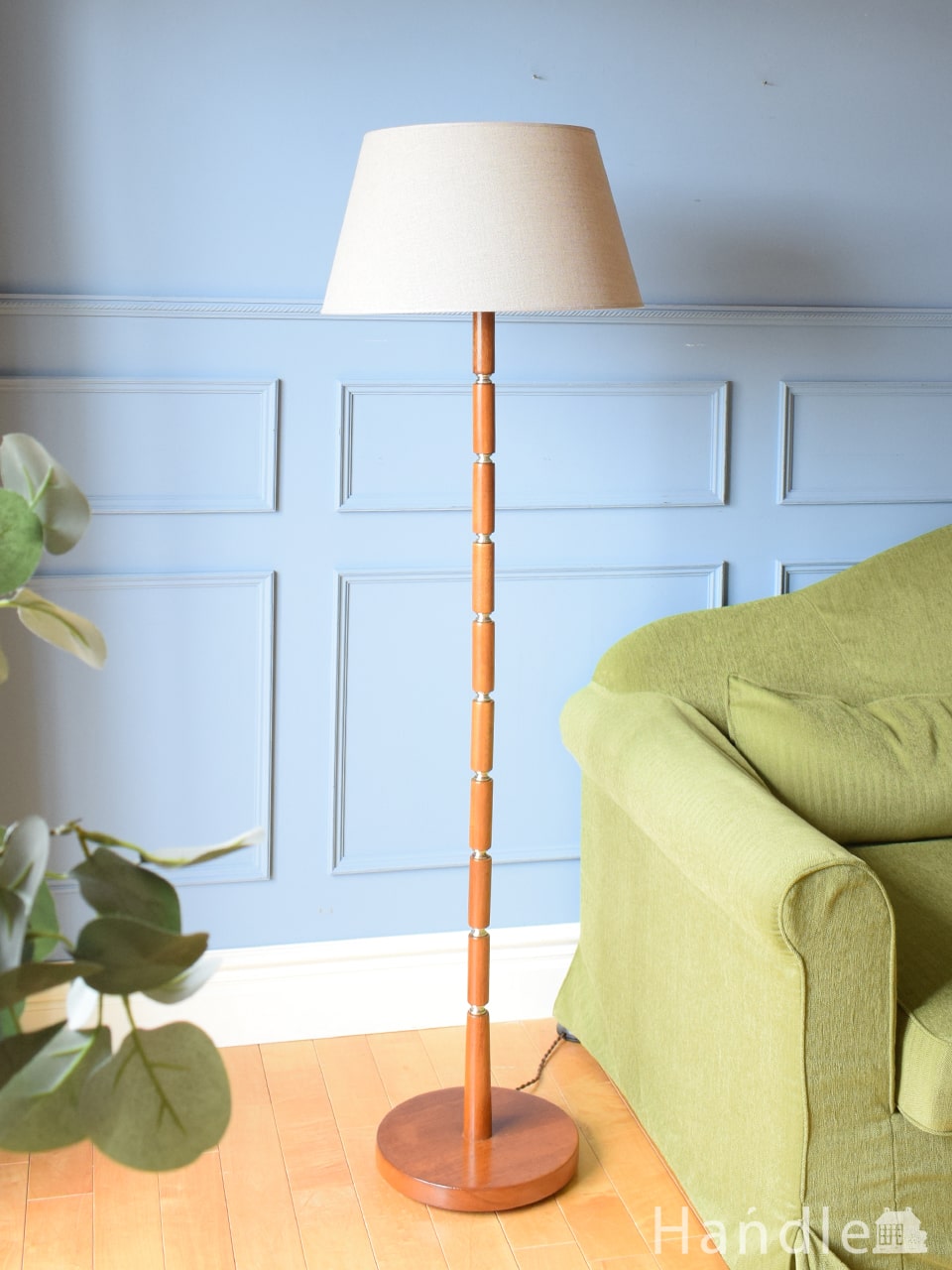 フランス輸入のアンティーク照明、ピンクの布シェードのフロアランプ