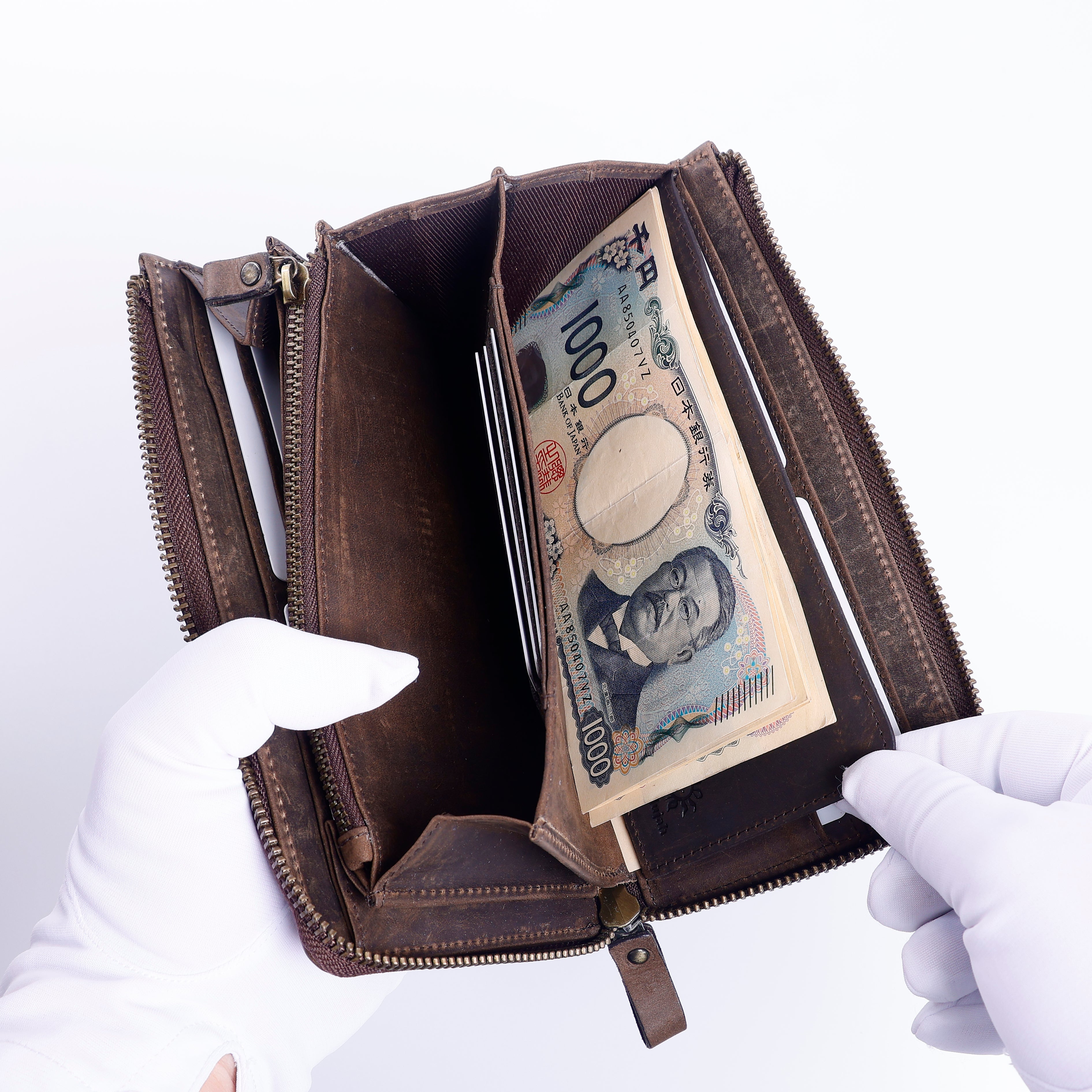 自分の部屋と同じように、空間をデザインした本格革財布 Hallelujah