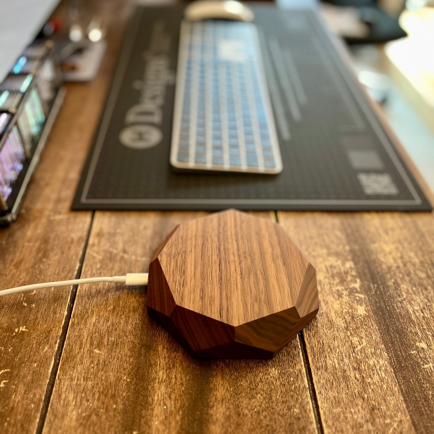 充電中”すらインテリアになる、充電ドック – HATCH