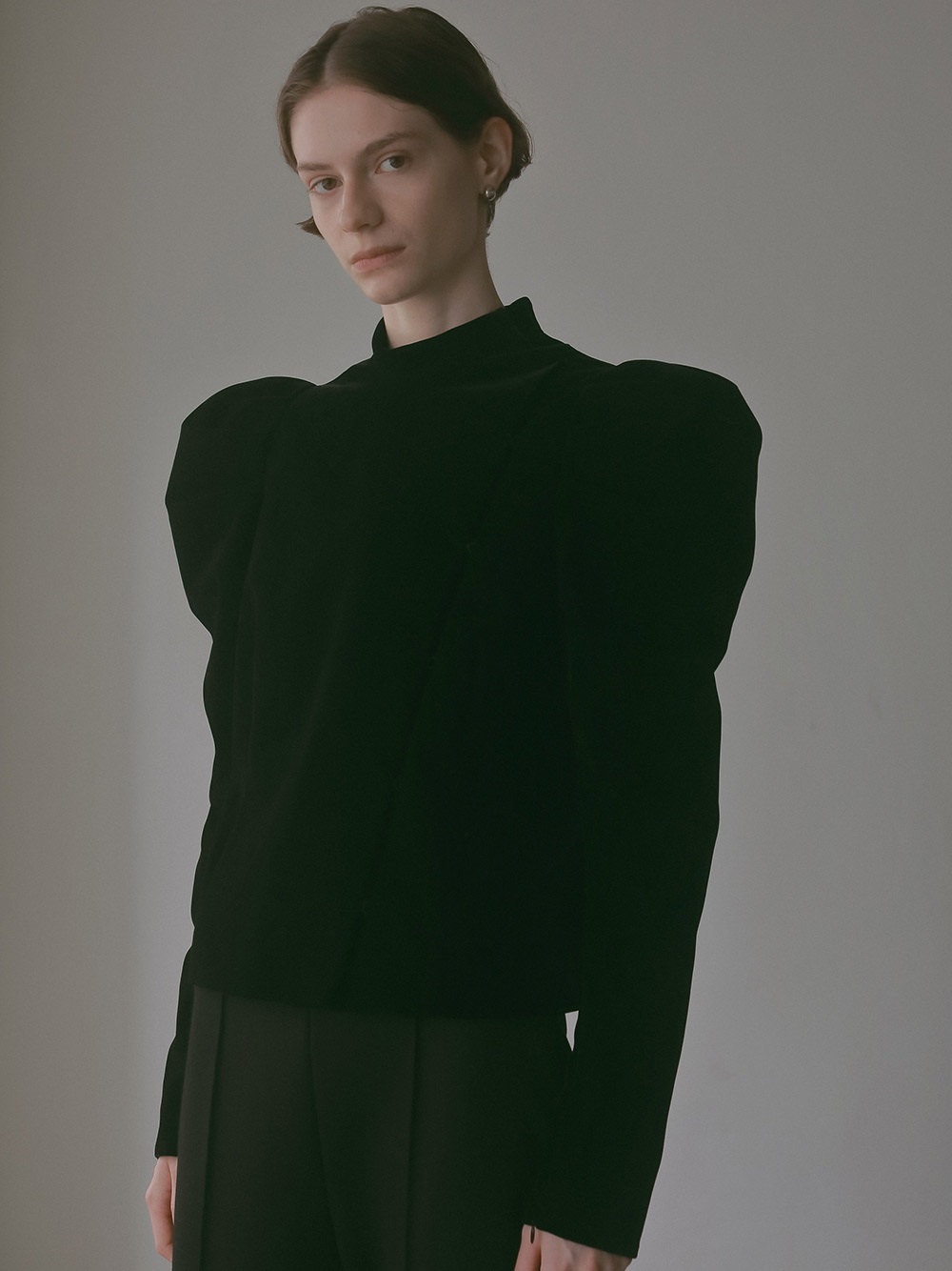 ベロアパワーショルダー | Jacket | HER. Online Store