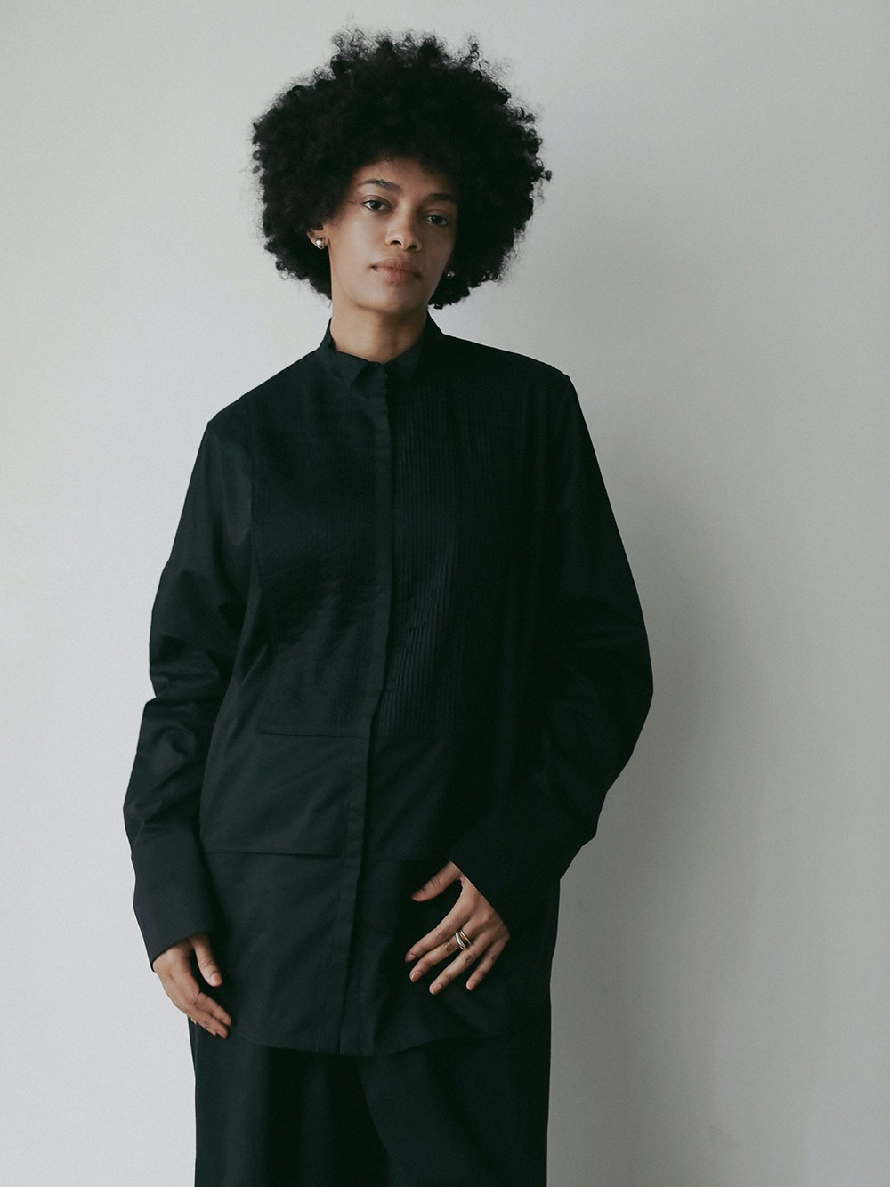 ピンタックシアーブラウス | Blouse | HER. Online Store