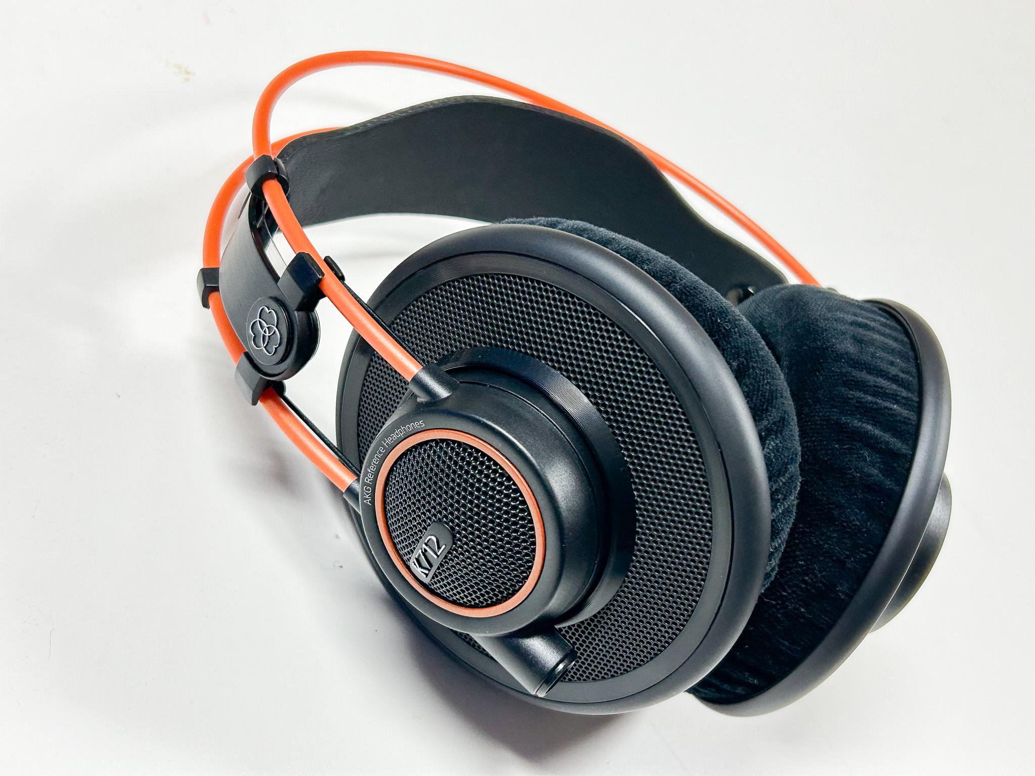 K712PRO ー AKGのモニター用ヘッドホン。リスニング用にもおすすめでき