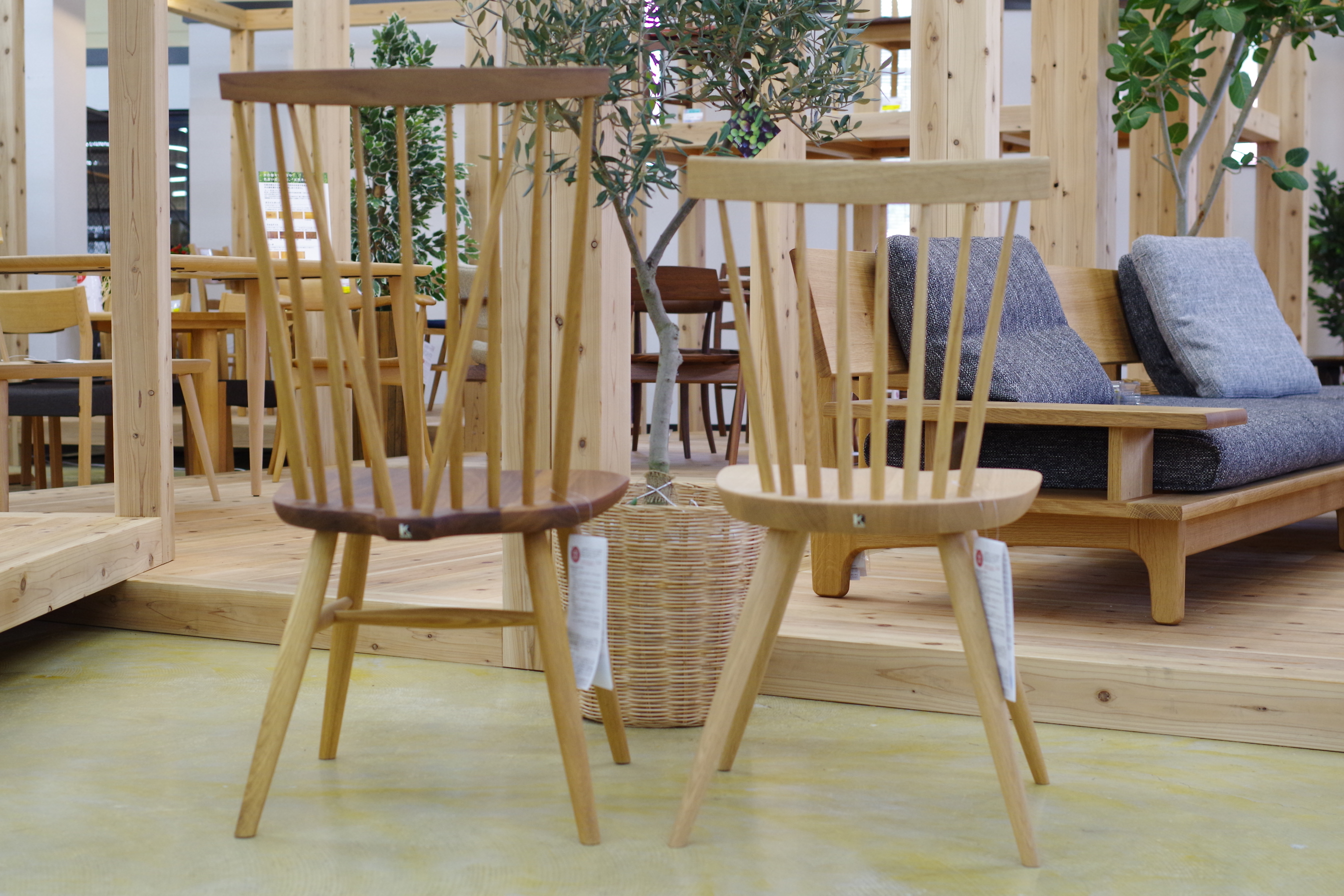 ウィンザーチェアってどんな椅子？|人気のウィンザーチェアを比較して