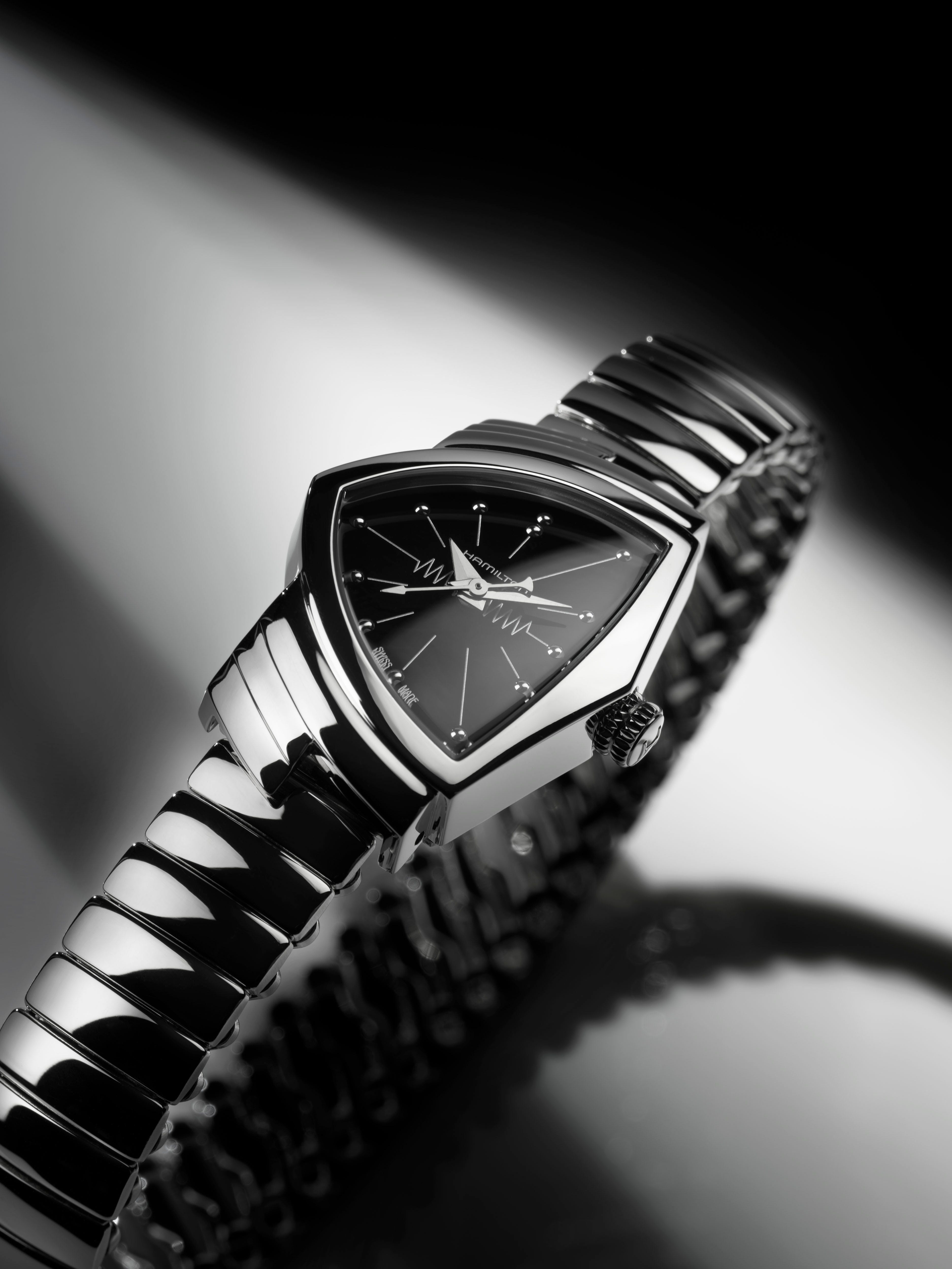 ハミルトン「ベンチュラ S」に待望のフレックスブレスレットが登場