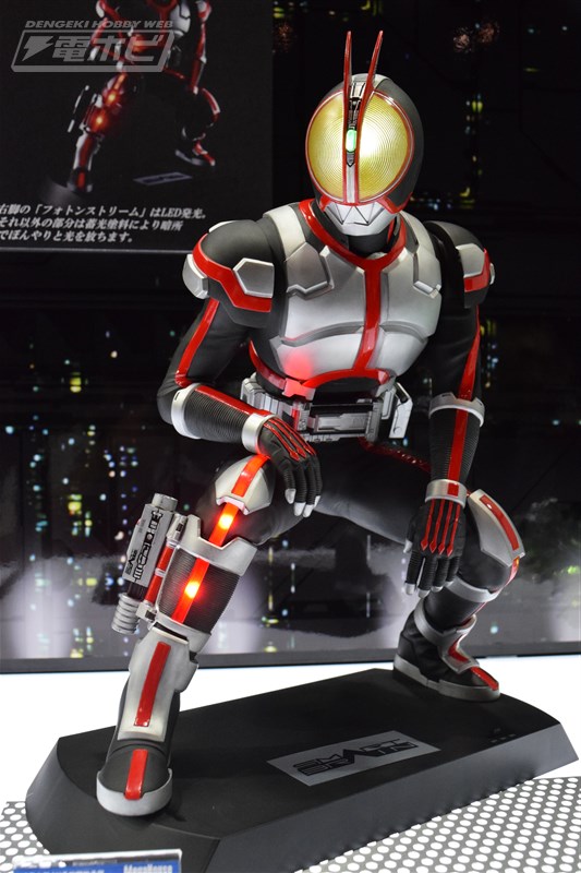 仮面ライダー555』UAファイズや『ガンダム』アナベル・ガトー、ドモン