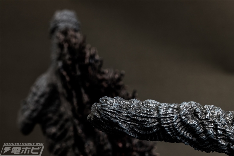 日比谷ゴジラスクエアの守護神「ゴジラ像」を立体化した東宝30cm