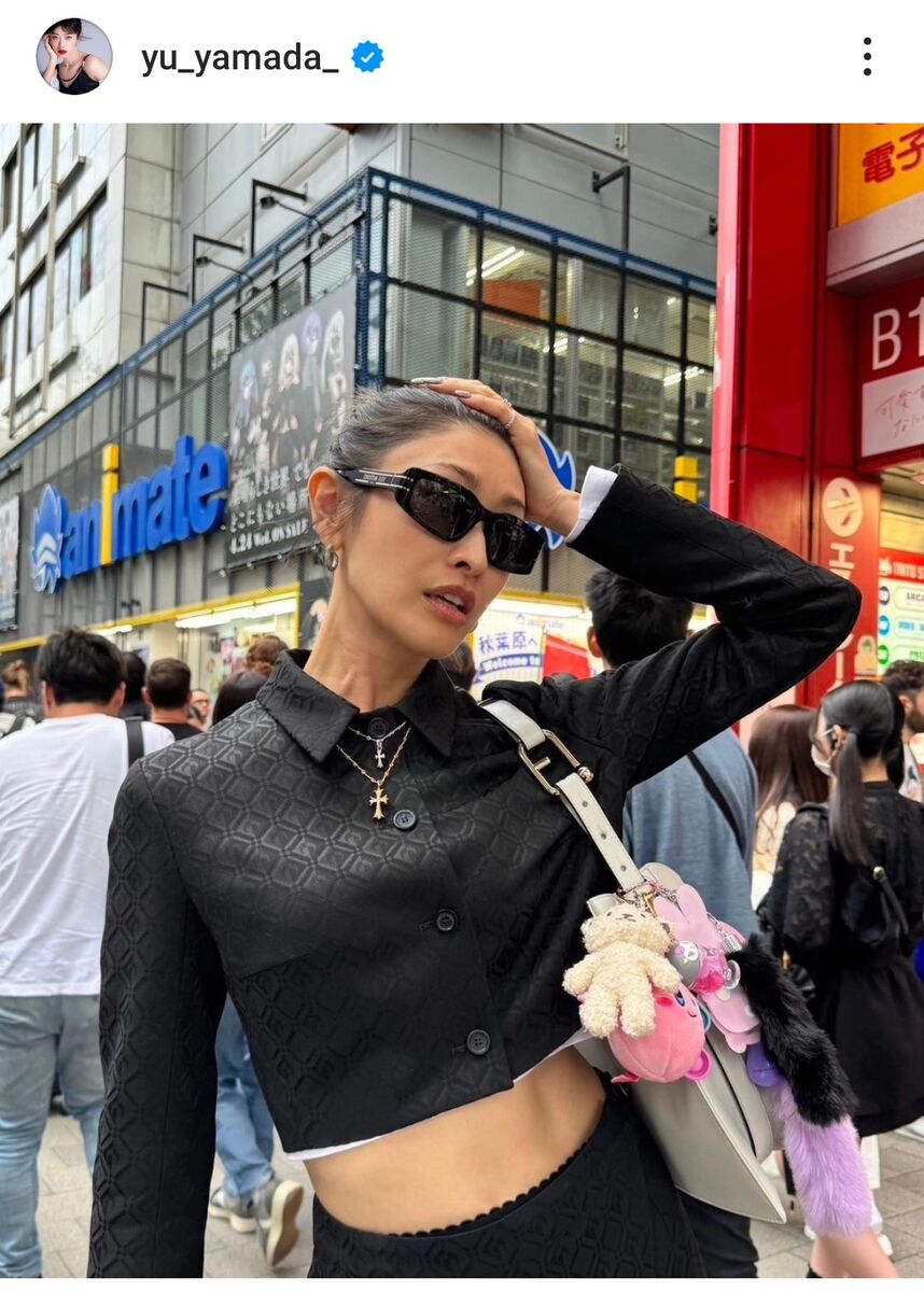 誰も振り返ってない不思議」山田優、秋葉原でオーラあふれる姿に衝撃