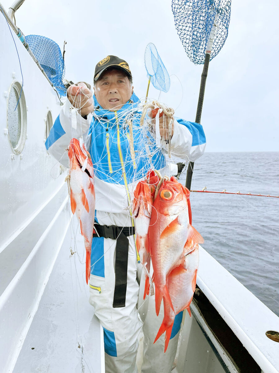 キンメダイ、3キロ級のジャンボサイズ 数釣りも好調でトップは20尾