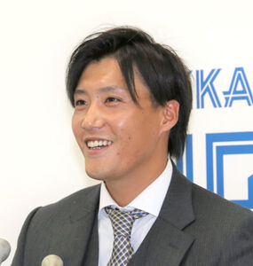 日本ハム】前オリックス・斎藤綱記が入団会見「1軍で投げたい