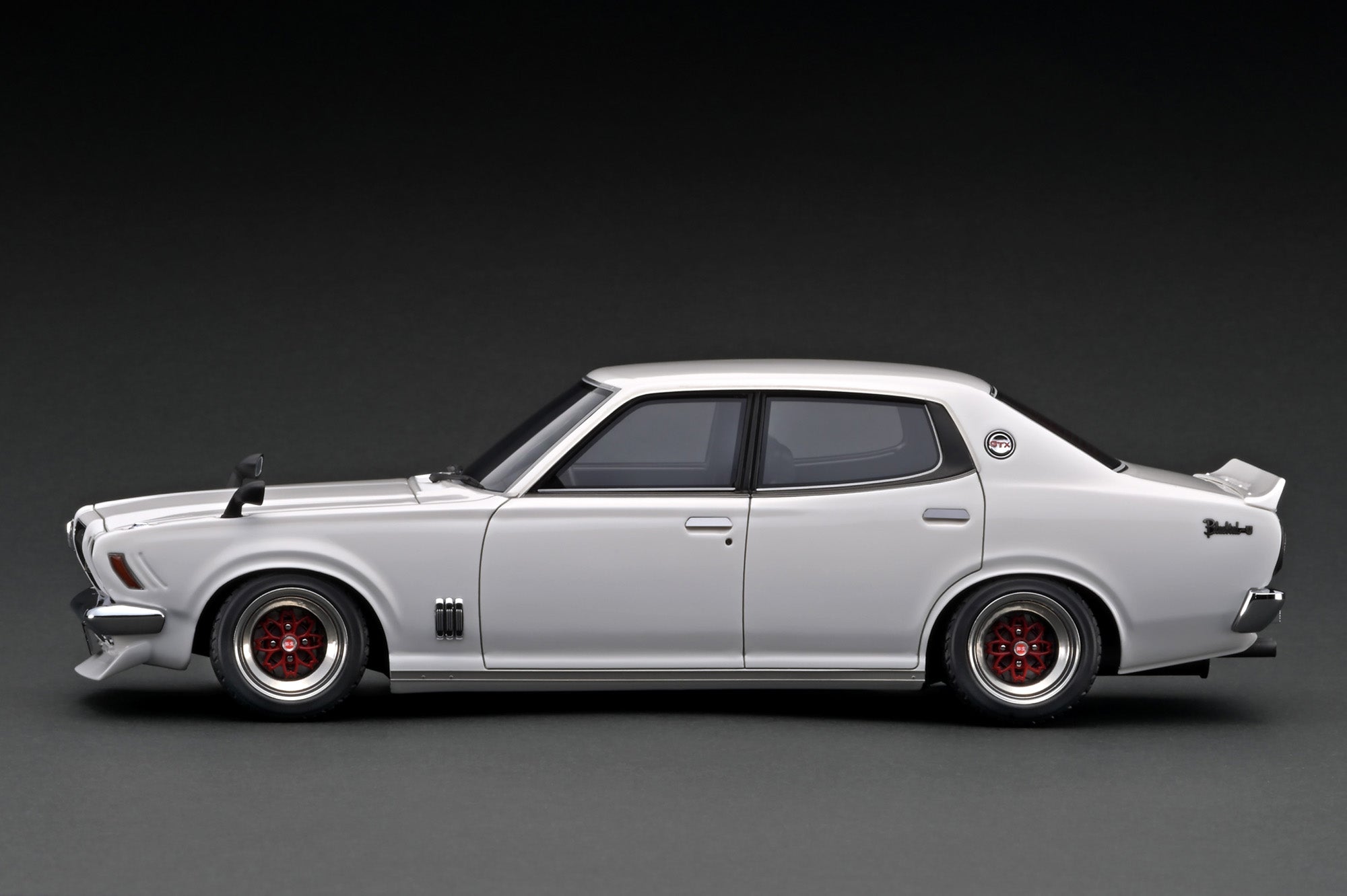 Ignition Model 1:18 Nissan Bluebird U 2000GTX (G610) White