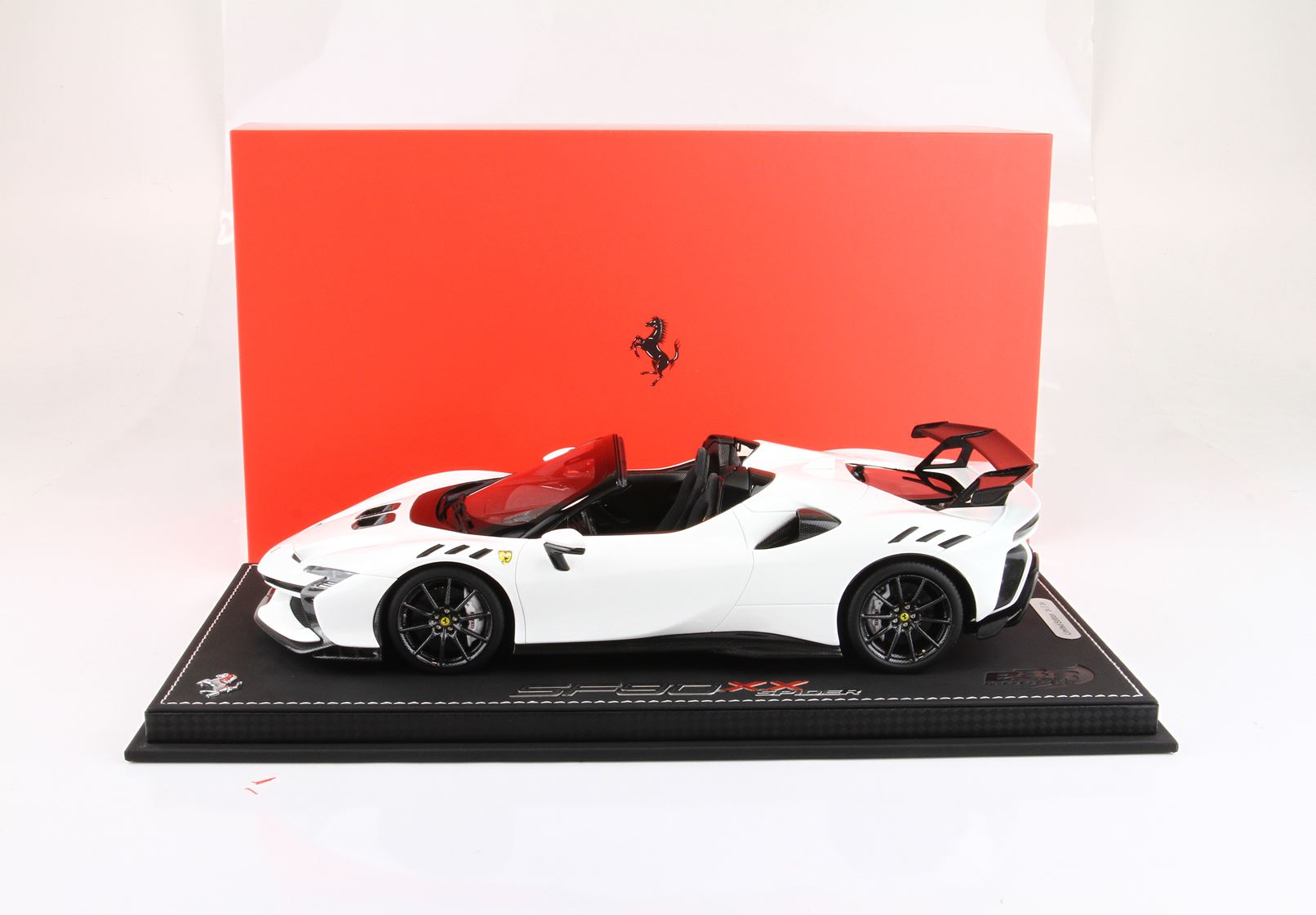 BBR Model 1:18 Ferrari SF90 XX Spider White Cervino - white brakes