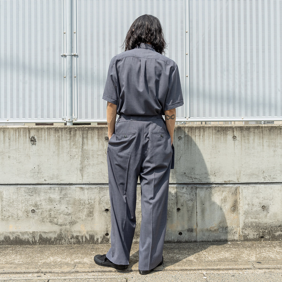 イレニサのショートスリーブ ジャンプスーツ | HUES 福岡セレクトショップ