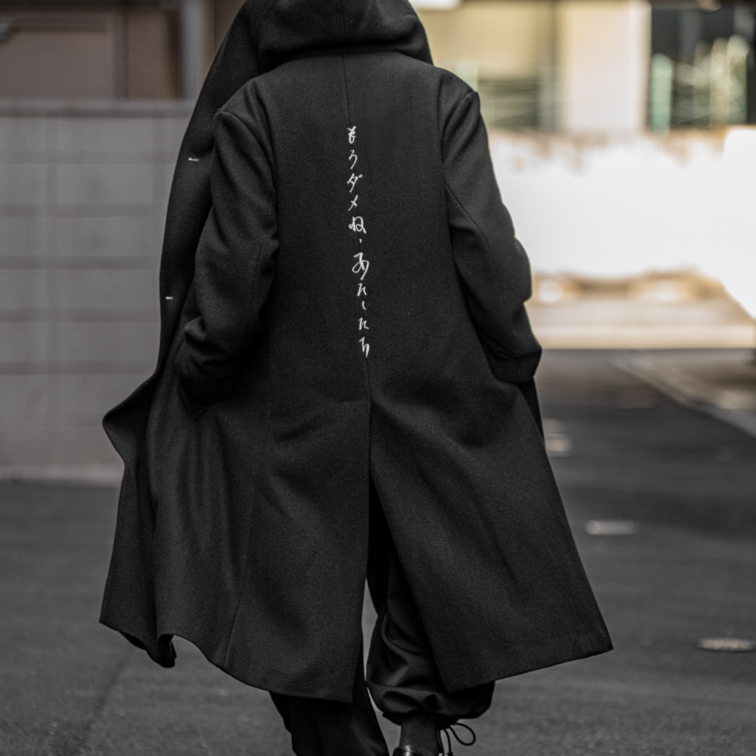YOHJI YAMAMOTO “もうダメねあたしたち” 刺繍コート | HUES 福岡