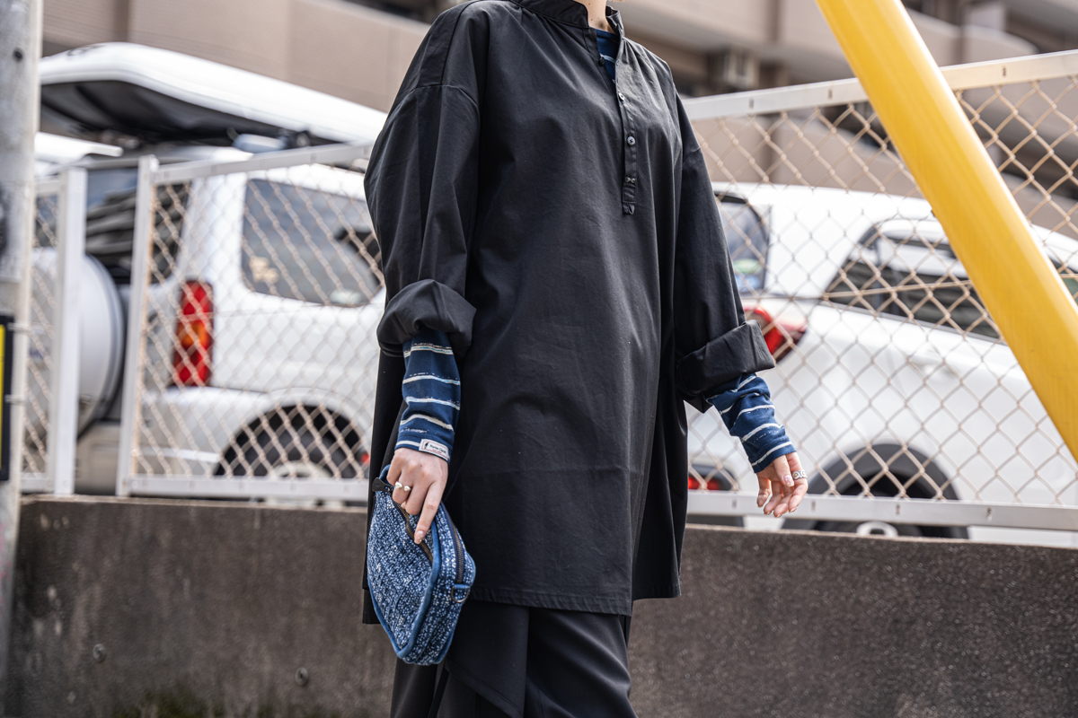 ポータークラシックのギャバジン スタンドカラー スモックシャツ