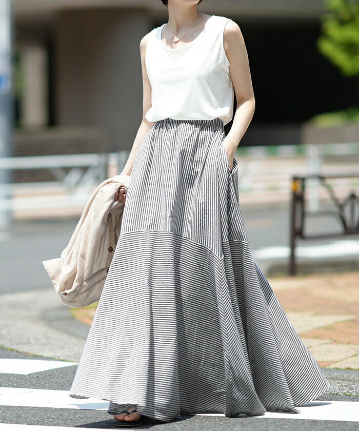 風をはらんでふわっと揺れる、褒められスカート。スカート ロング