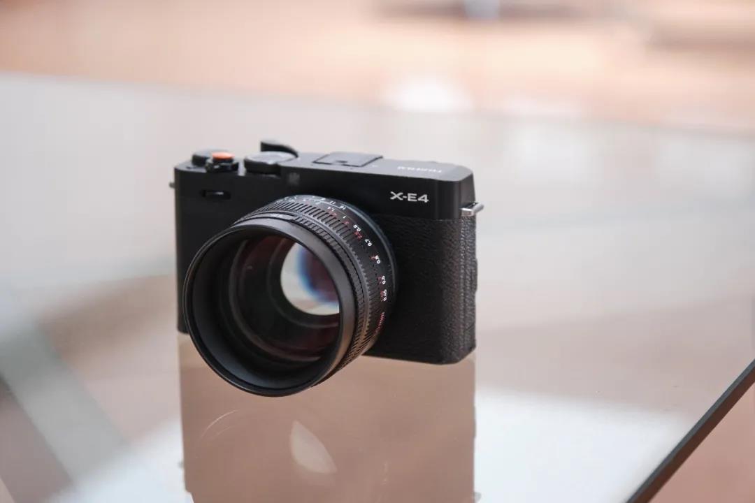 富士フイルムXマウントレンズ 50mmF0.95 7Artisans