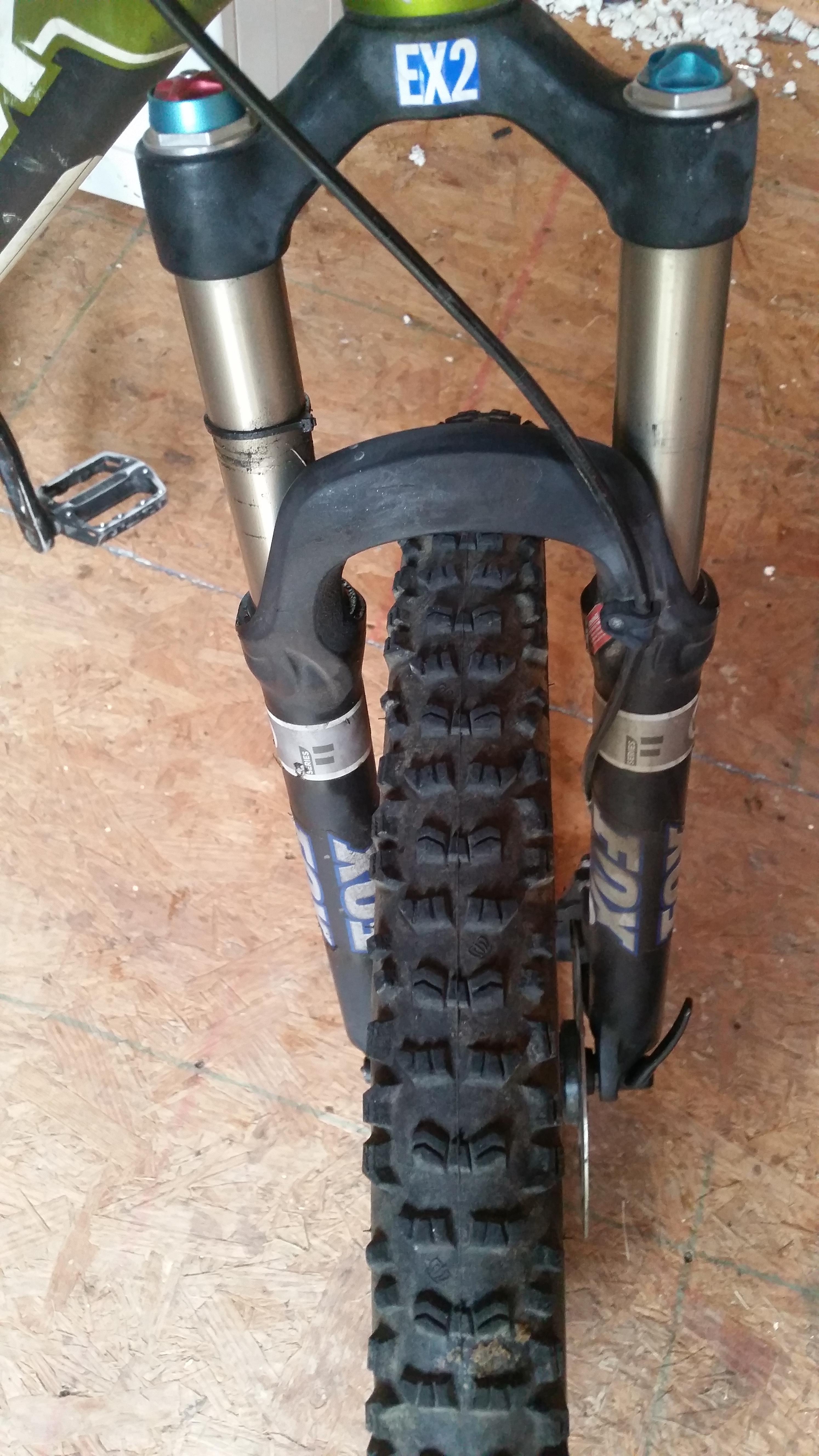 マウンテンバイク FOX フロート 確認用 誰かこの古いFoxのフォークを