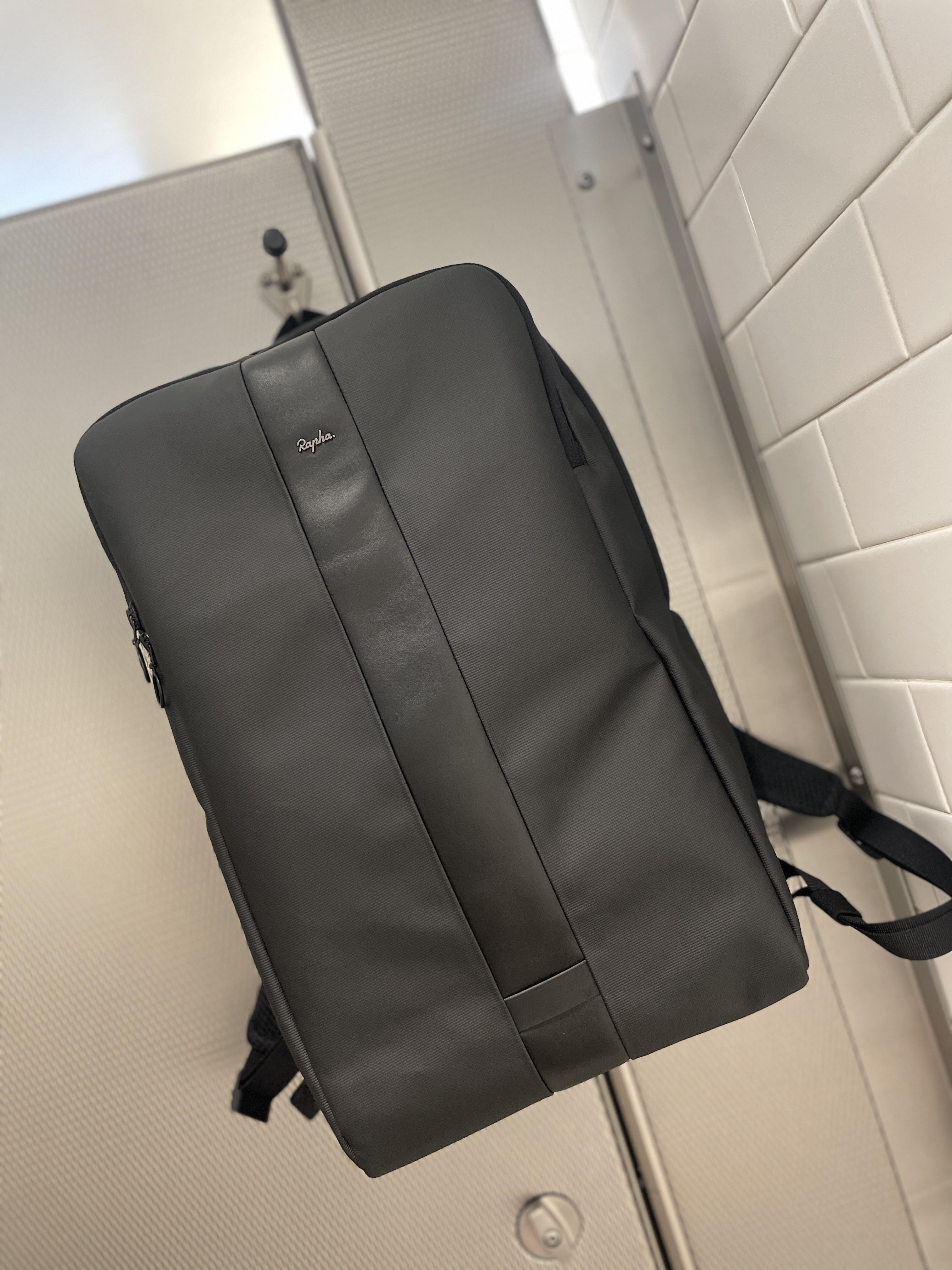 Rapha Small Travel Pack がマジで最高 : r/ManyBaggers