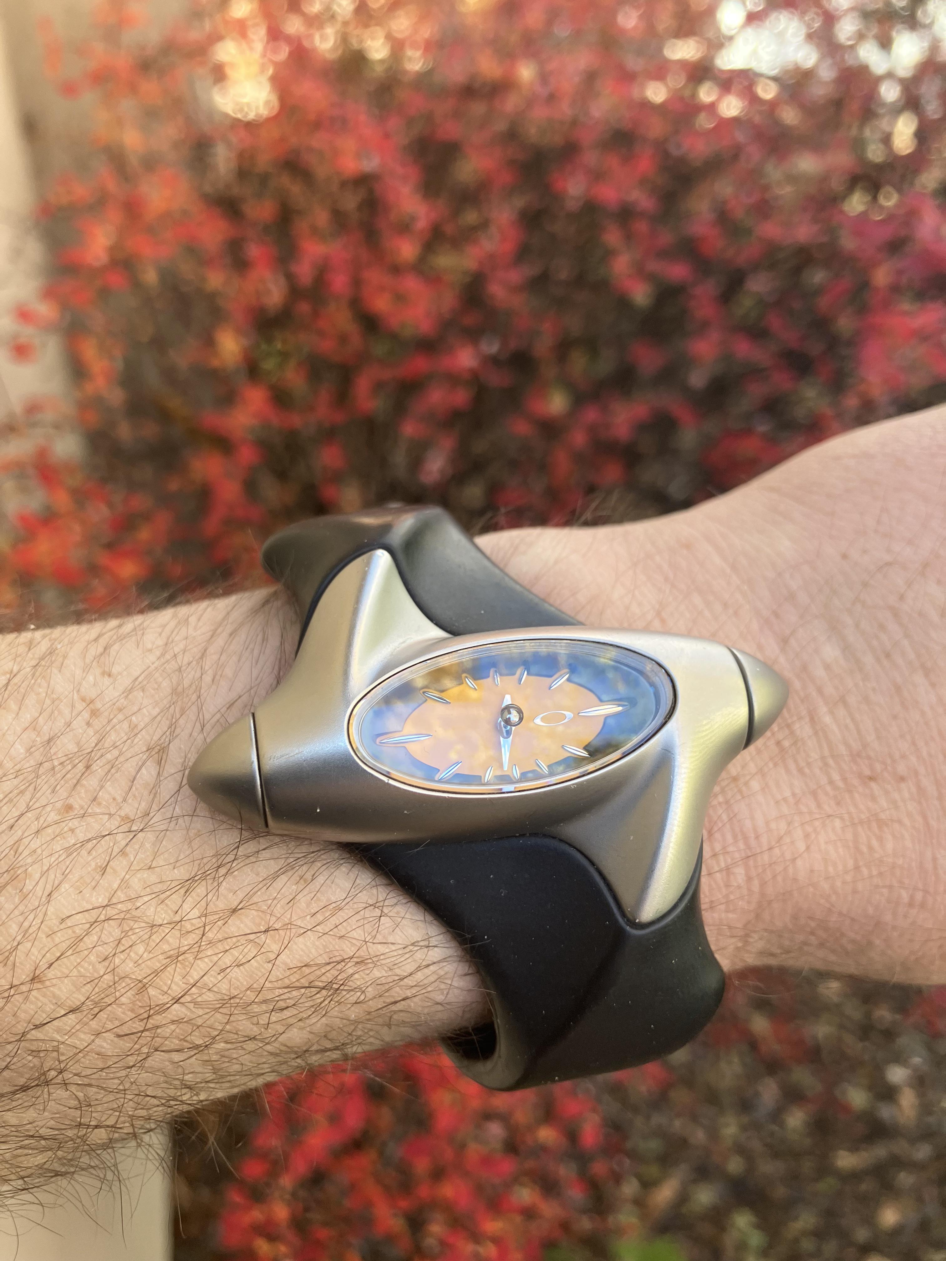 Oakley Torpedo] Did the early 2000s Oakley watches design language