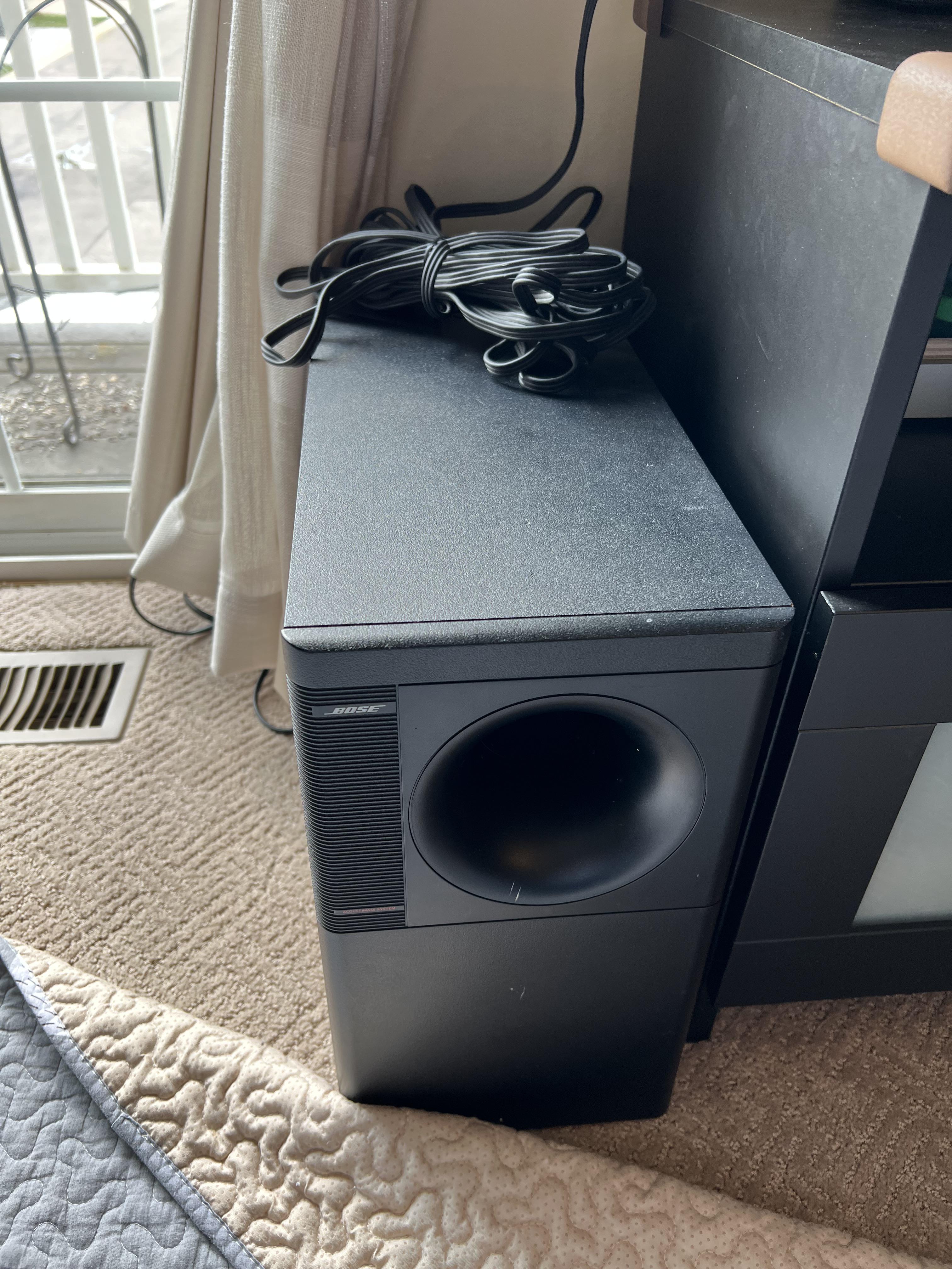 新しいBose Soundbar 700を古いBose Acoustimassサブウーファーに繋げ