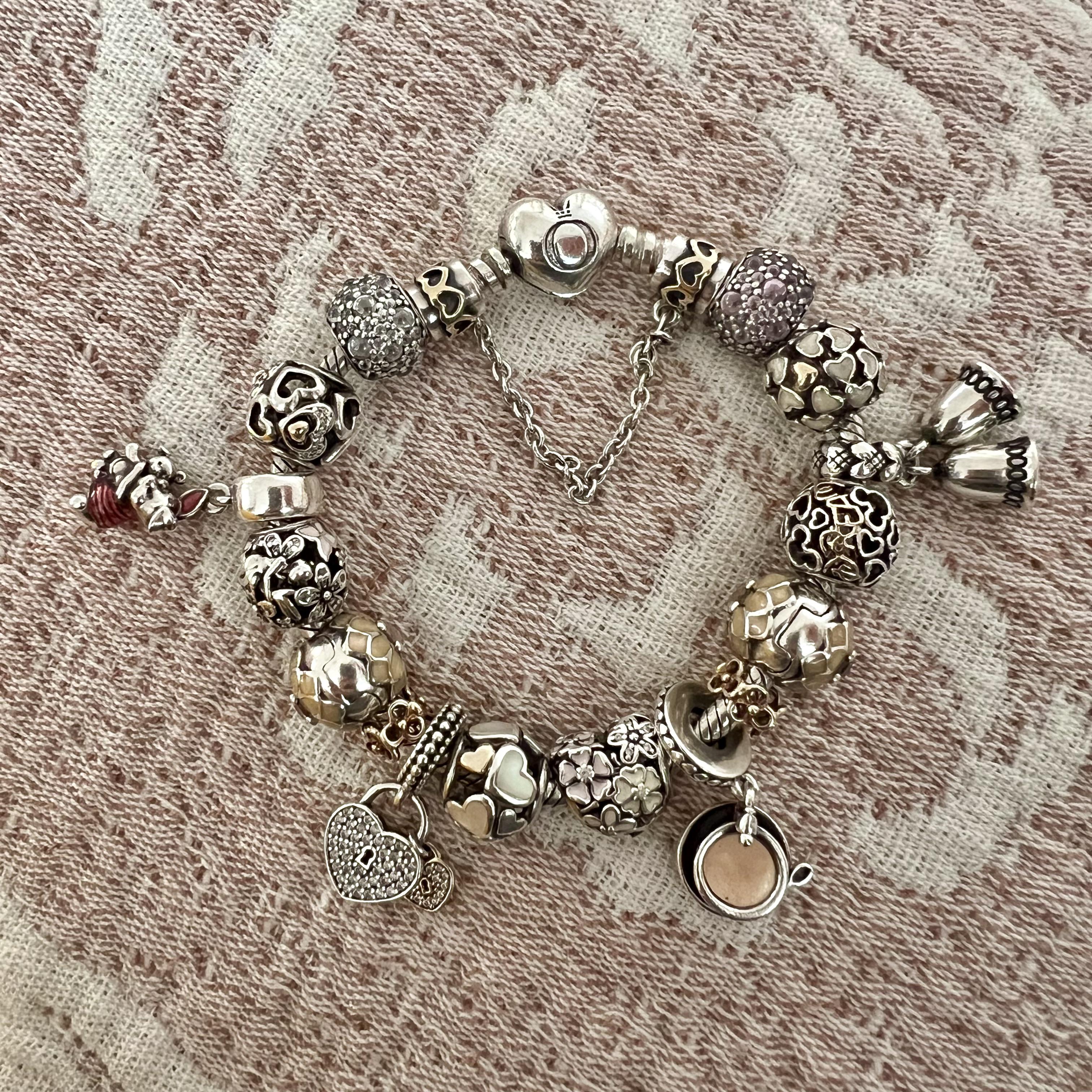 初めて完成したパンドラ ブレスレット！2016年から集め始めたんだ : r