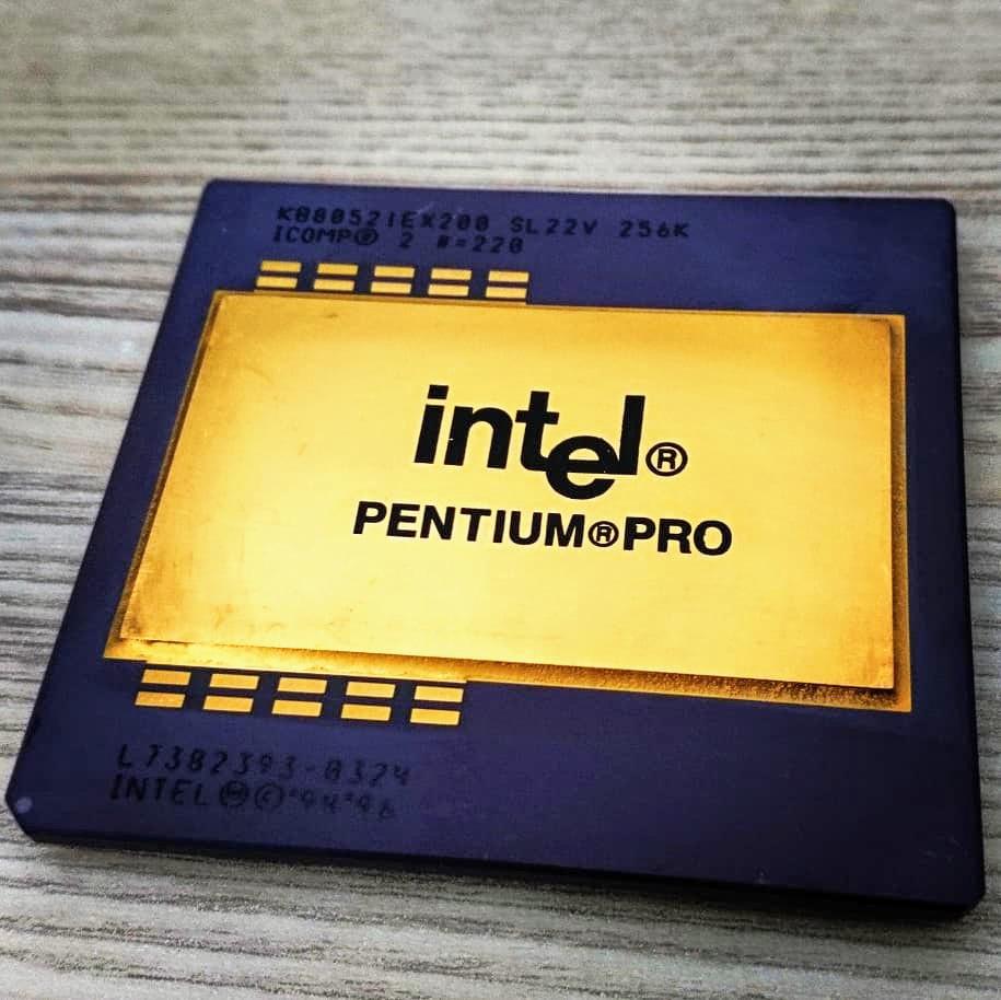 Intel Pentium Pro 200 MHz with 256kb on-Die fullspeed L2 cache