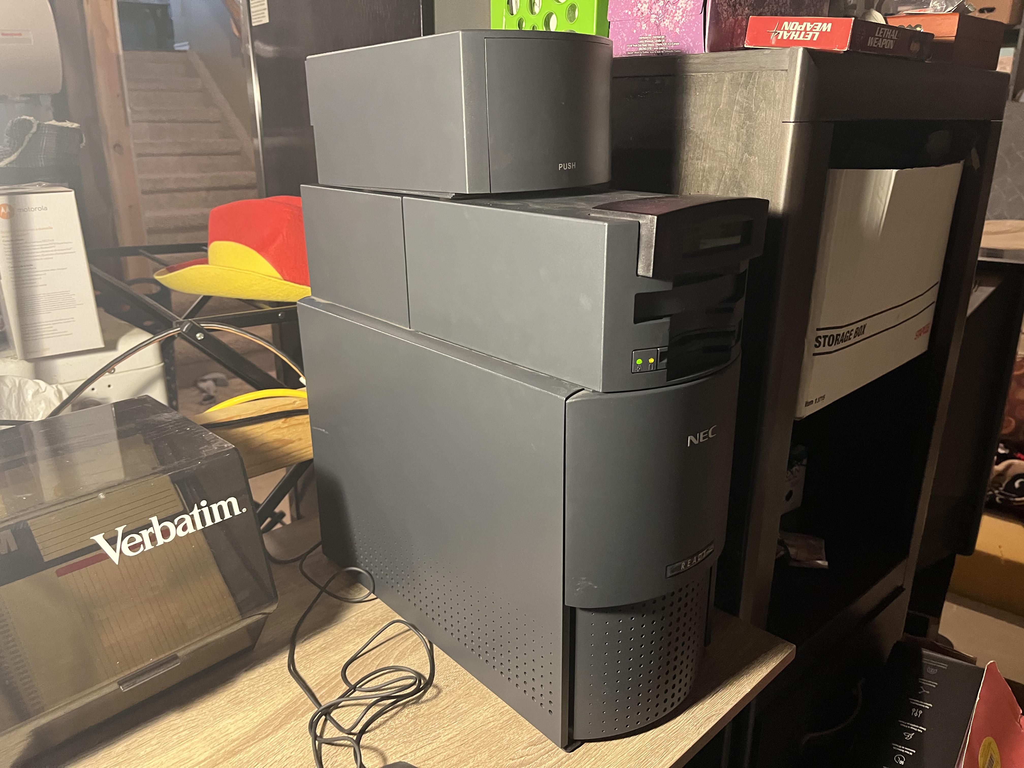 This weird ass NEC Ready 9765 Pentium II running Windows 98. : r
