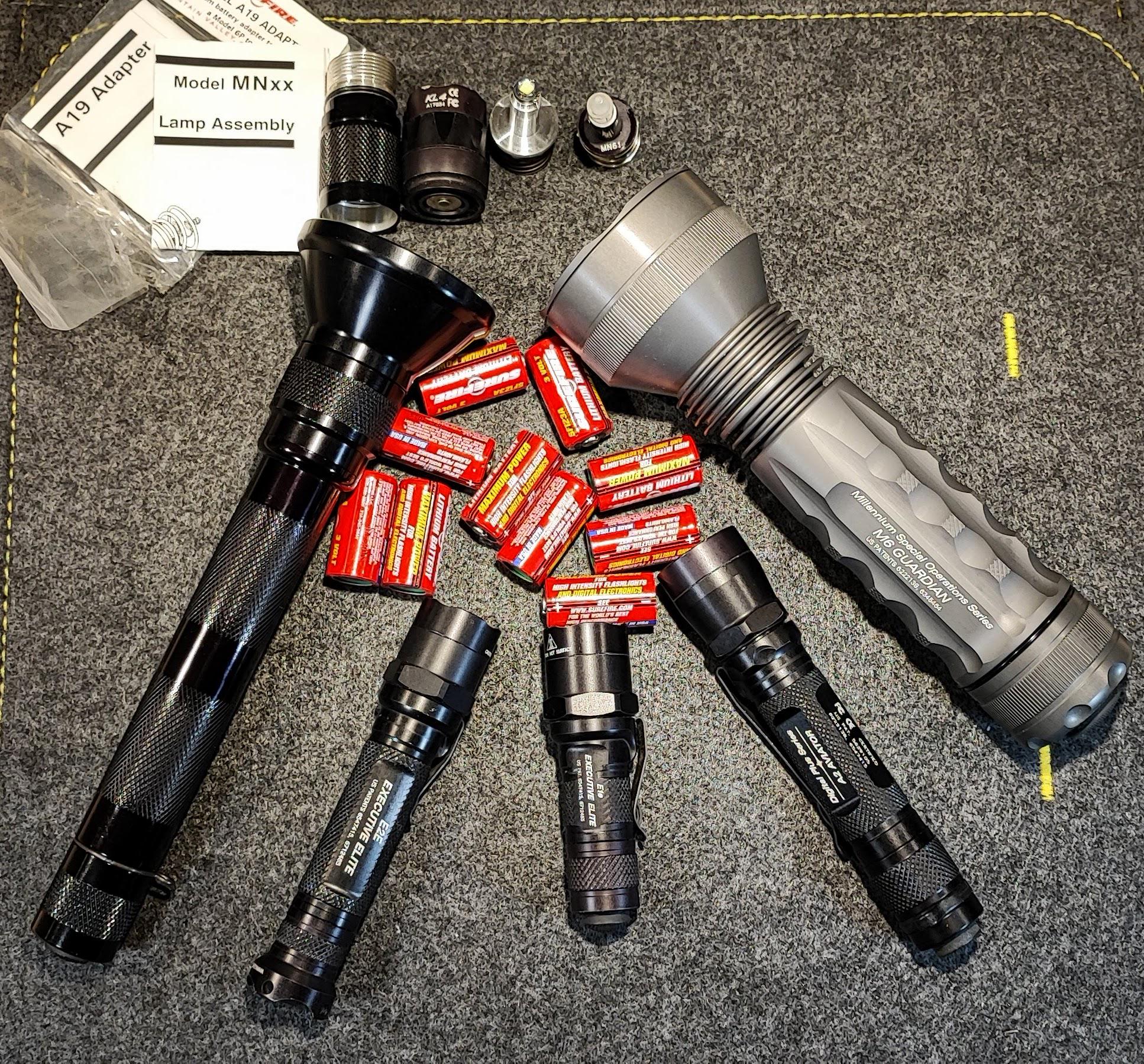 古いSurefireの懐中電灯を箱の中から見つけたんだ。 : r/flashlight