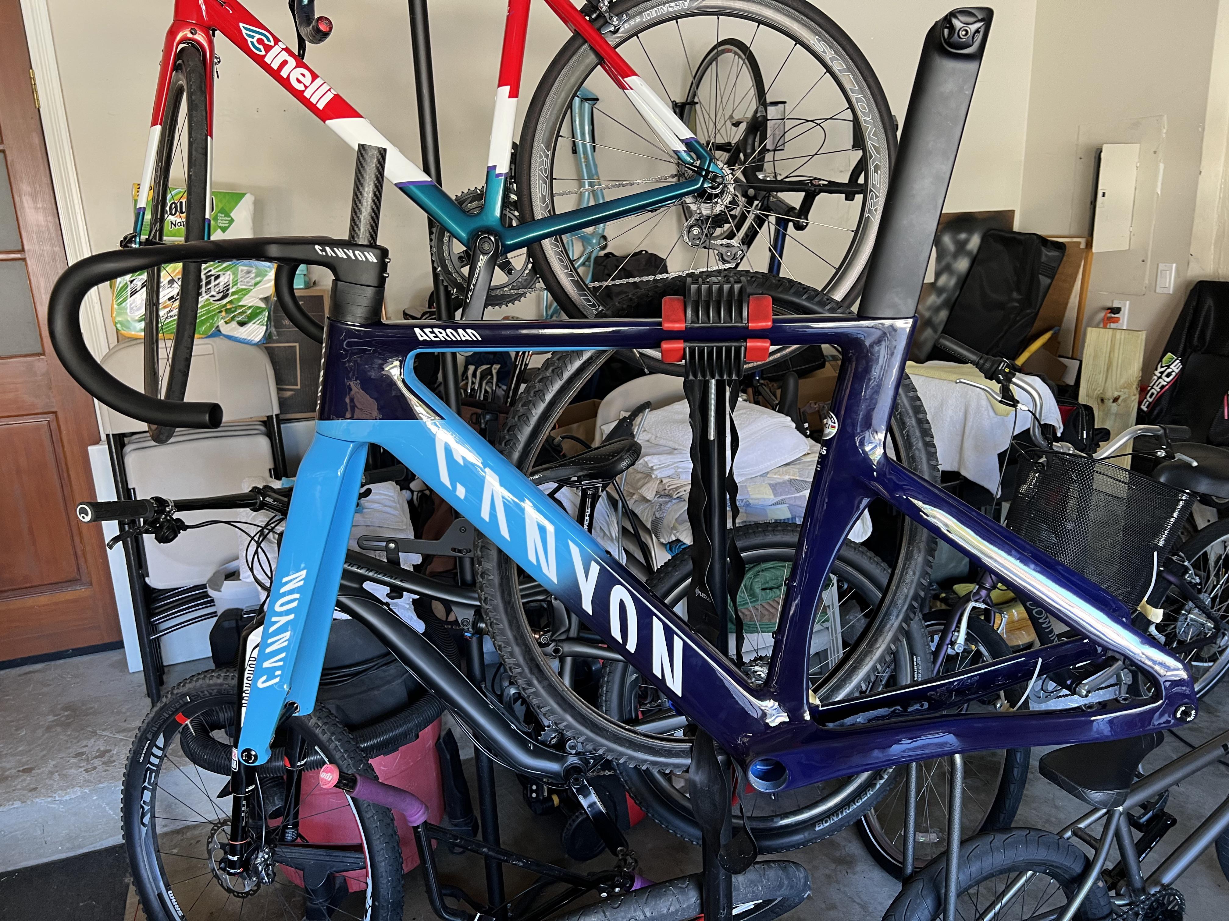 Just got a brand new Canyon Aeroad CFR frame in, size Small. About