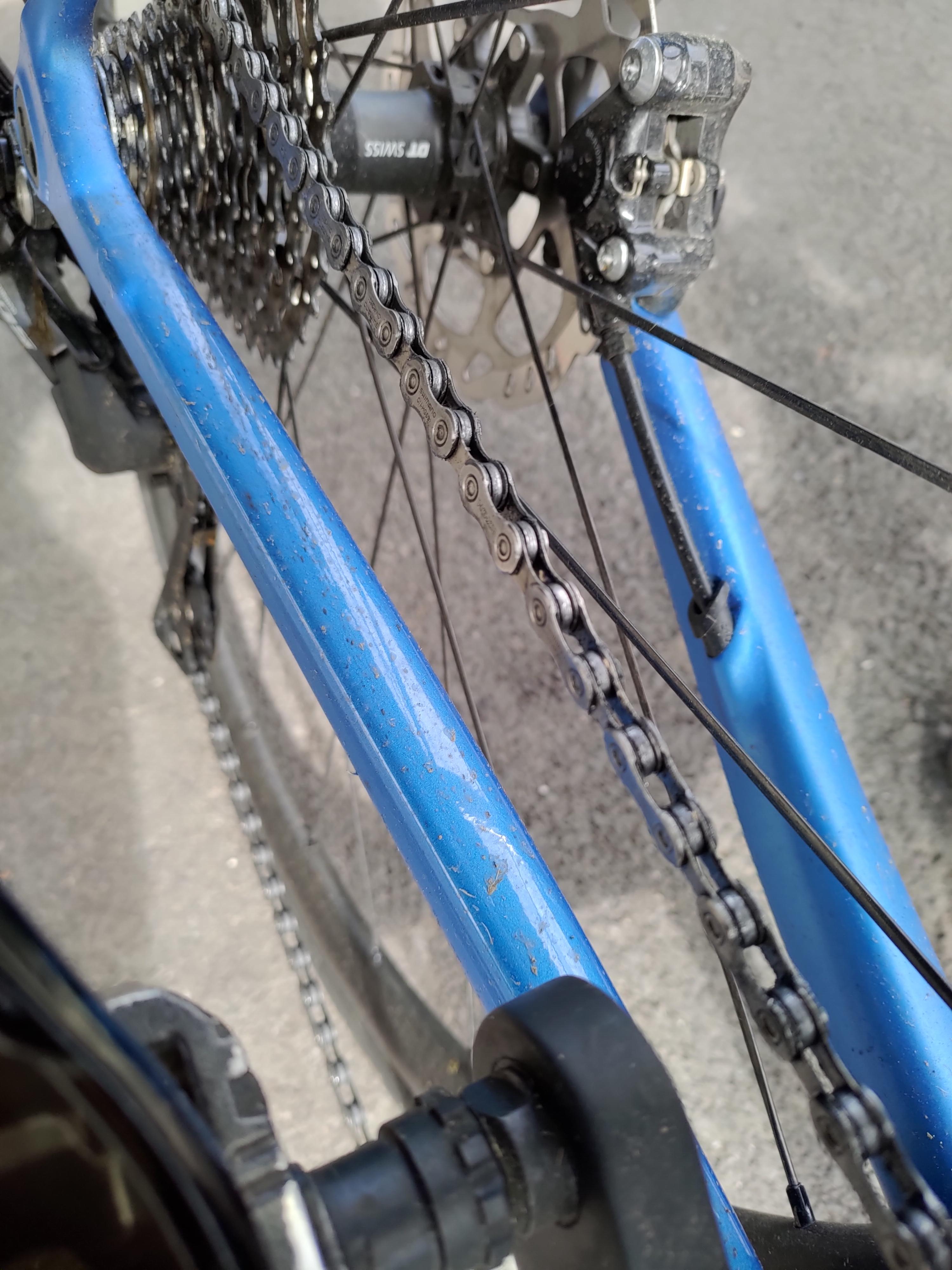 新しい自転車、チェーンがねじれちゃったんだけど、保証とか効くかな