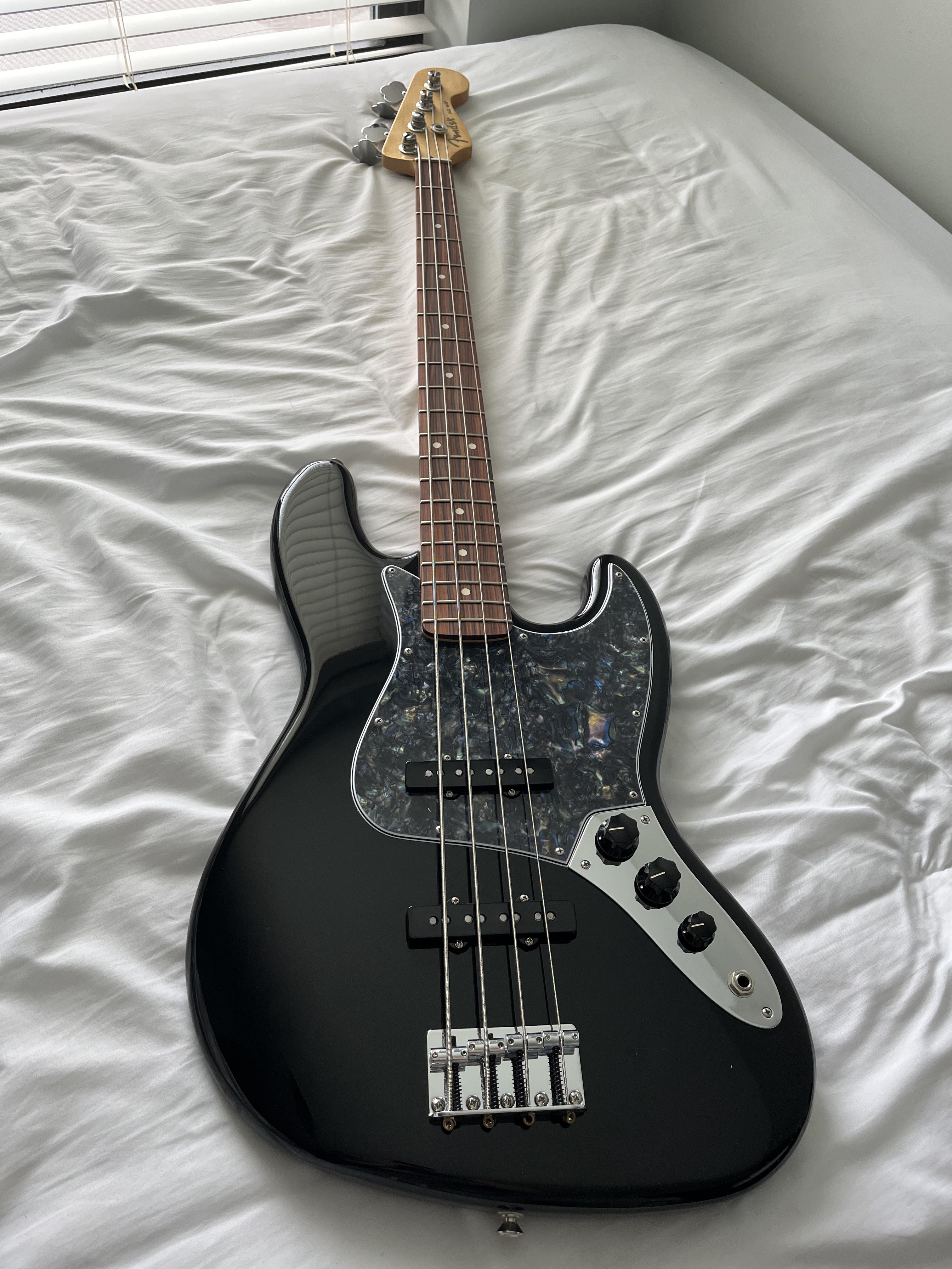 NGD] Fender Player ジャズベース、カスタムブラックアバロン