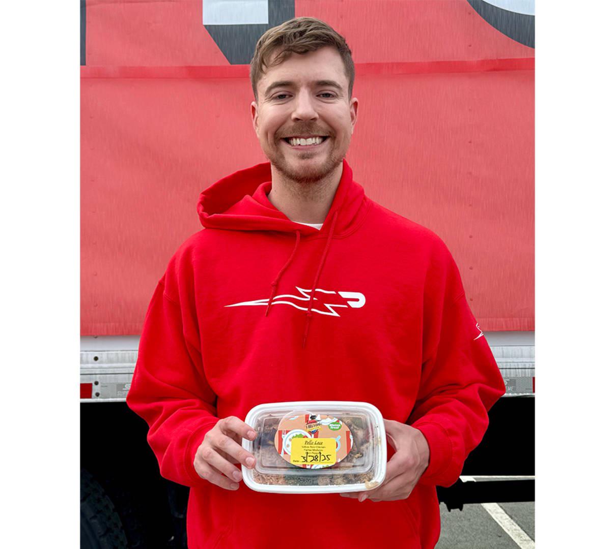 やったー！自分のサイズのMr. Beast x DoorDashのパーカー、最後の一個