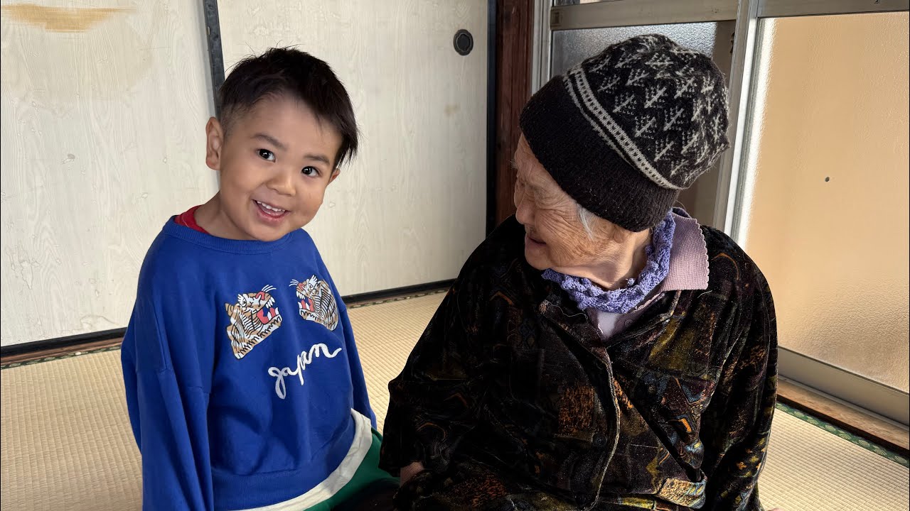 高祖母(96)と玄孫(5)で落花生の殻剥き🥜LIVE - YouTube