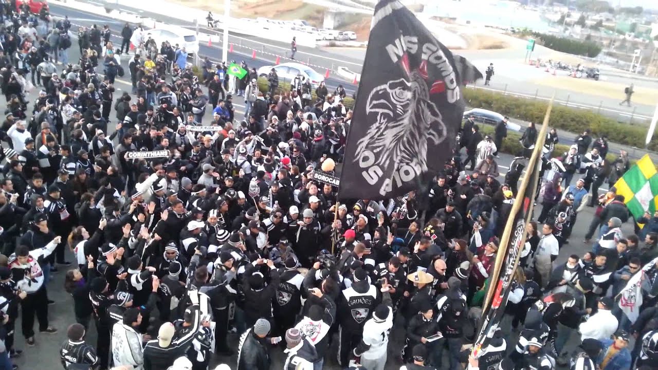 コリンチャンスサポーター登場 - YouTube