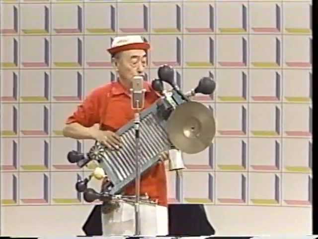 坊屋三郎「ウォッシュボード演奏」 - YouTube