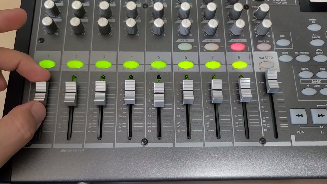 Korg D888 Digital Audio Workstation: Review & Repair - YouTube