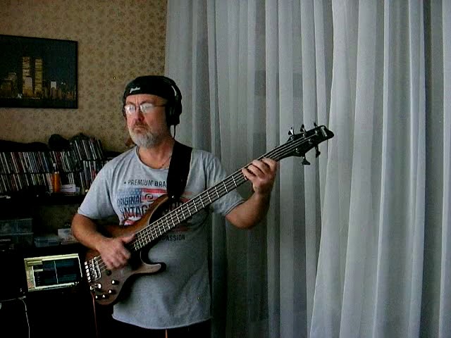 Ibanez EDB555 Ergodyne bass performed by Victor Levchenko - YouTube