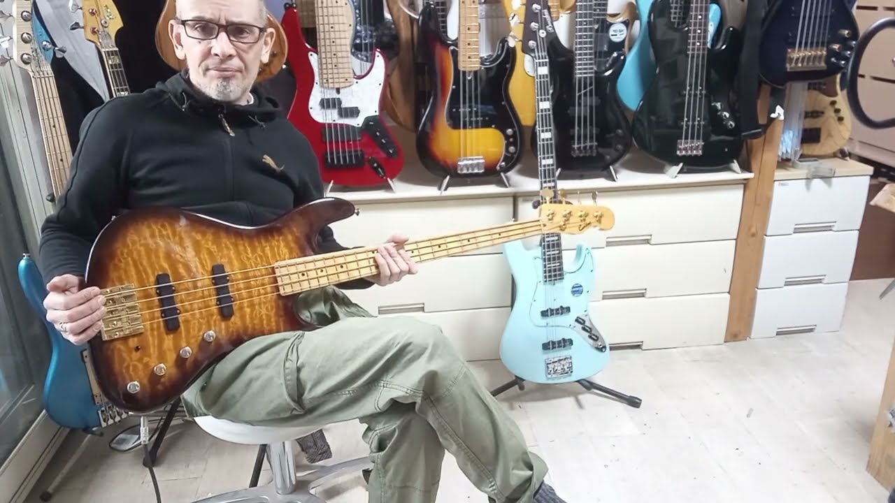 High End Japanese Bass Guitars; Combat Custom Jazz: BASS GUITAR