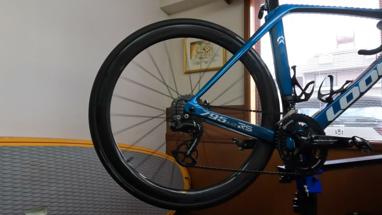 ENVE SES3.4AR DISC CHRISKING R45Dハブ ラチェット音 - YouTube