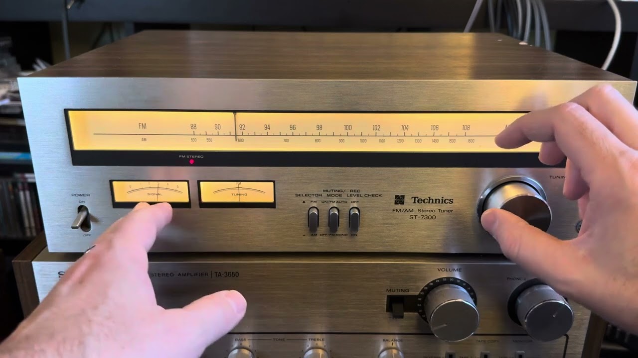 Vintage Technics ST-7300, FM/AM Stereo Tuner. ‪@FunwithVintageHiFi