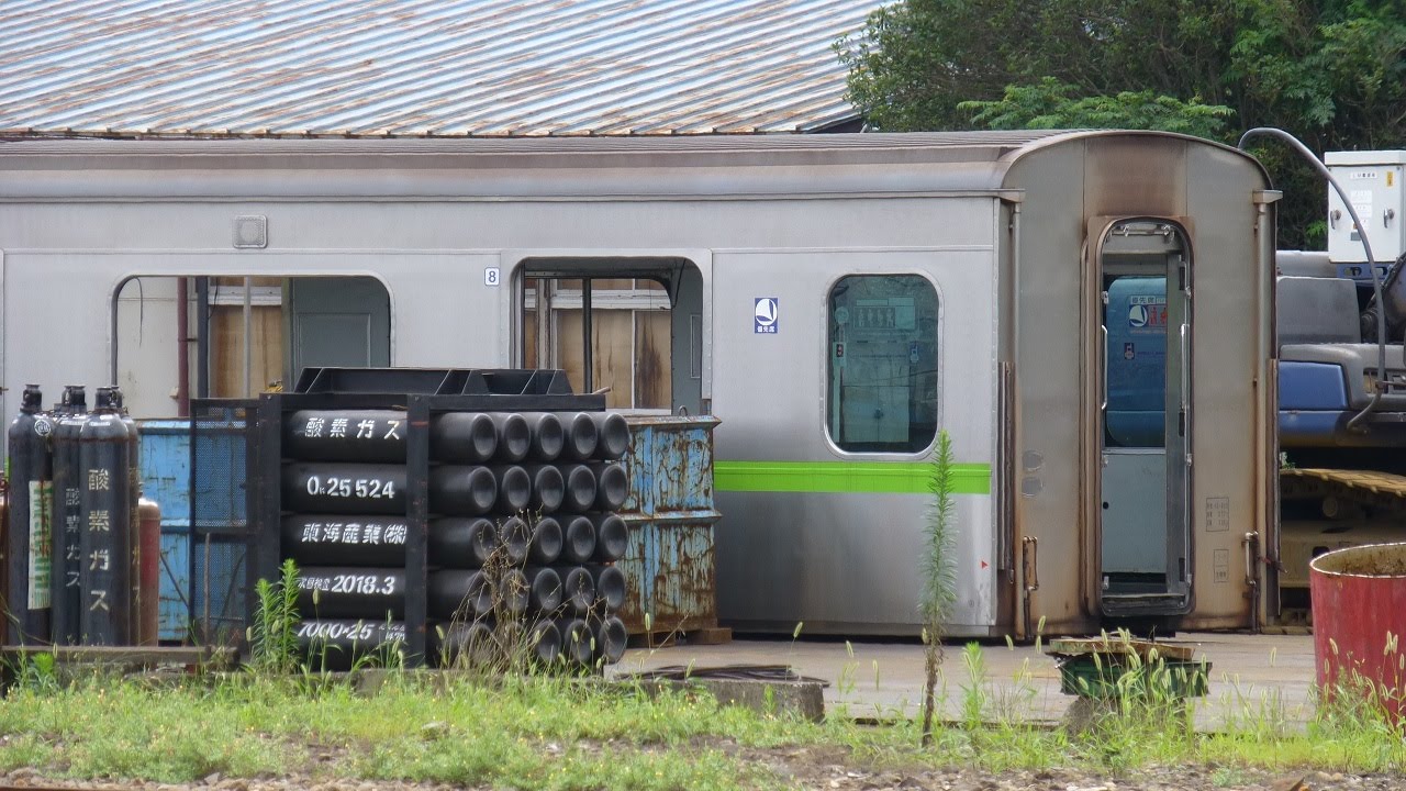 廃車解体中】都営地下鉄新宿線 10-300R形 廃車解体 渡瀬北留置線 - YouTube